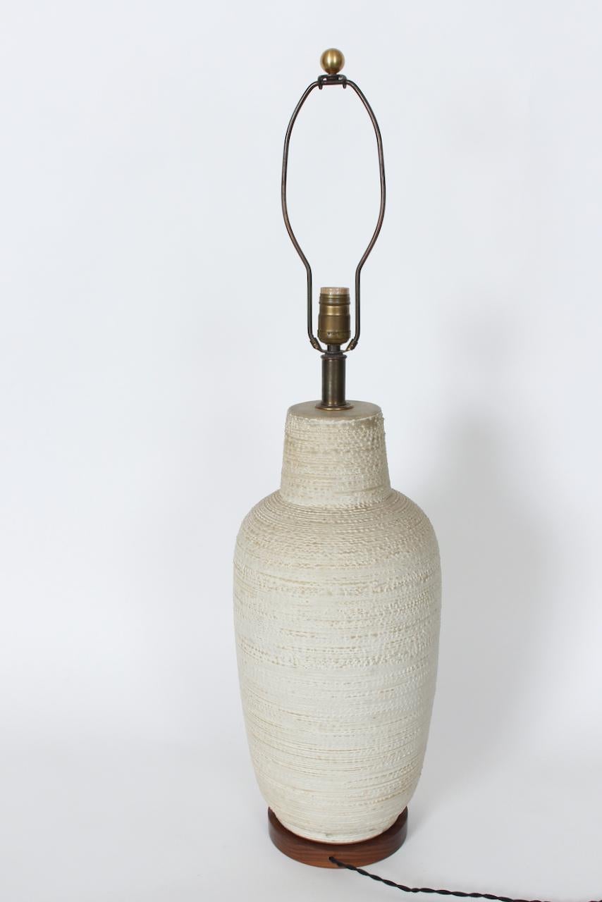 American Substantial Design-Technics Warm Cream Glaze Textured Pottery Table Lamp, 1950's For Sale