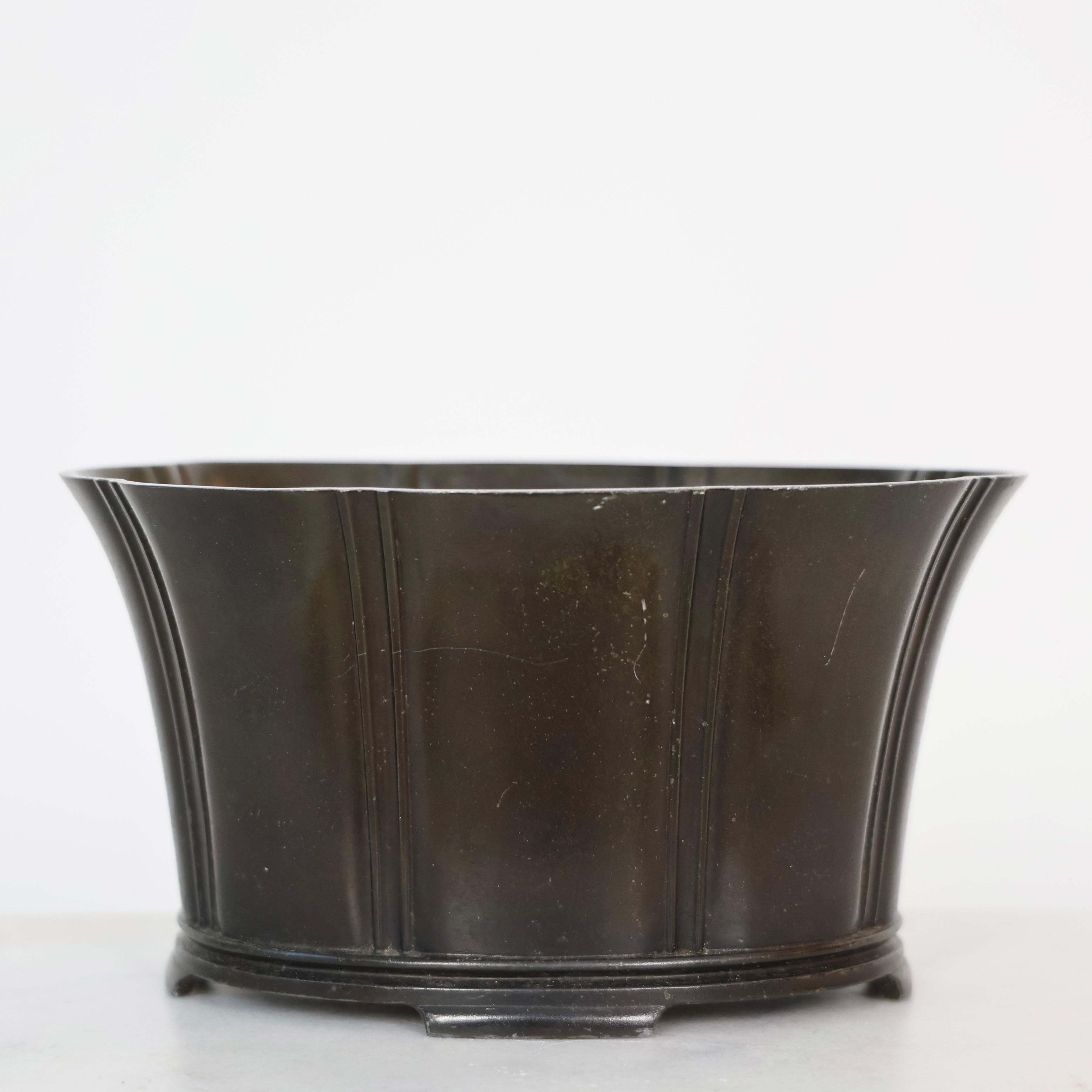 Milieu du XXe siècle Importante Jardinière Diskometal de Just Andersen, années 1940, Danemark en vente