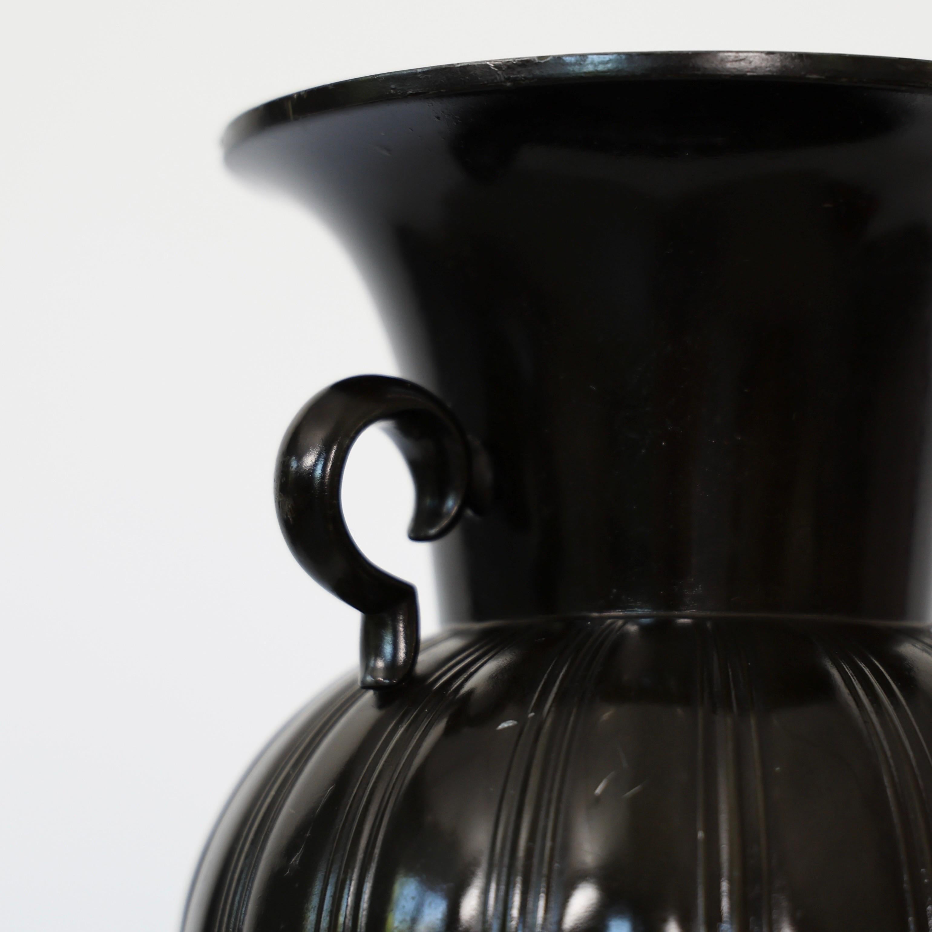 Bemerkenswerte Diskometallvase von Just Andersen, 1930er Jahre, Dänemark (Mitte des 20. Jahrhunderts) im Angebot