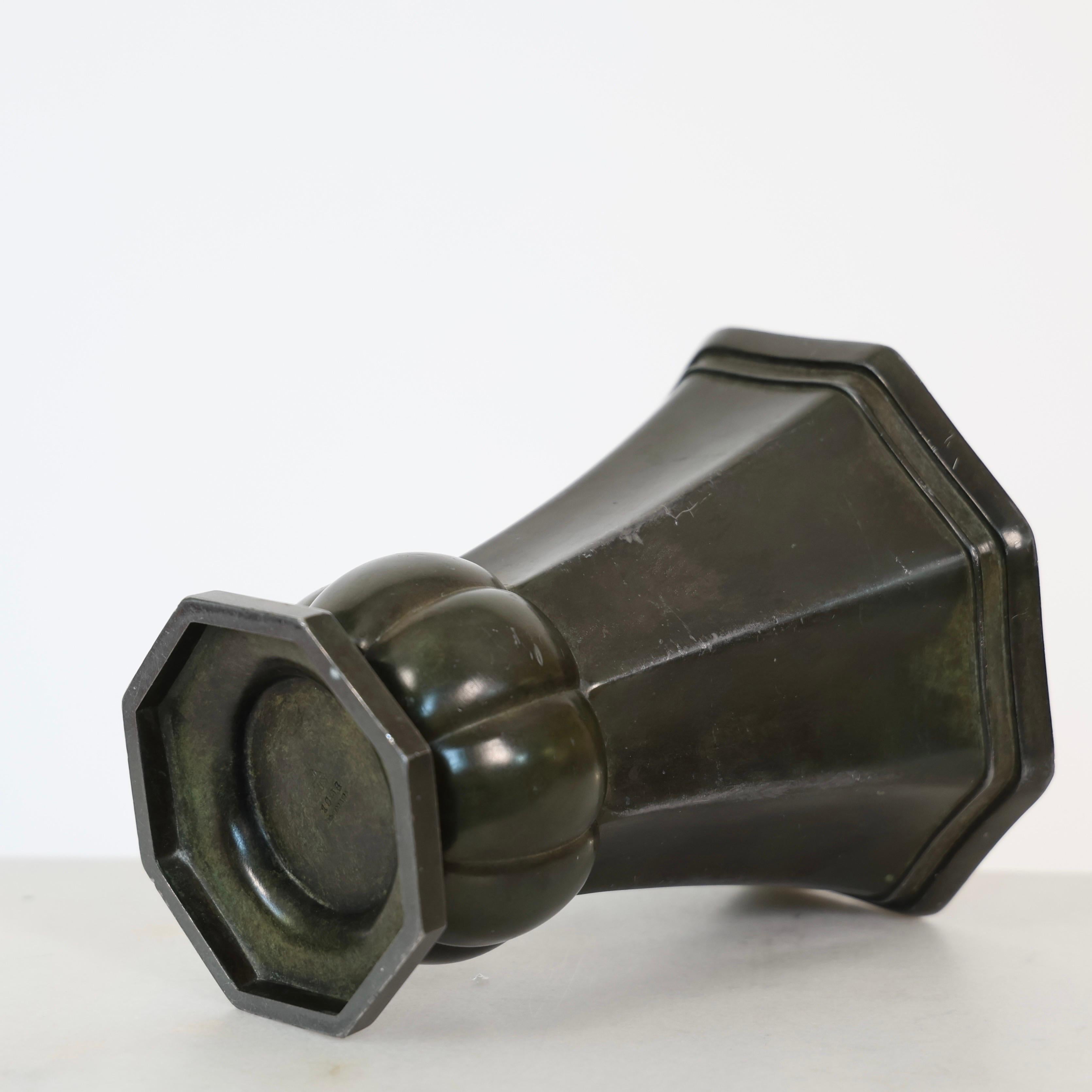 Metà XX secolo Vaso Diskometal di Just Andersen, anni '30, Danimarca in vendita