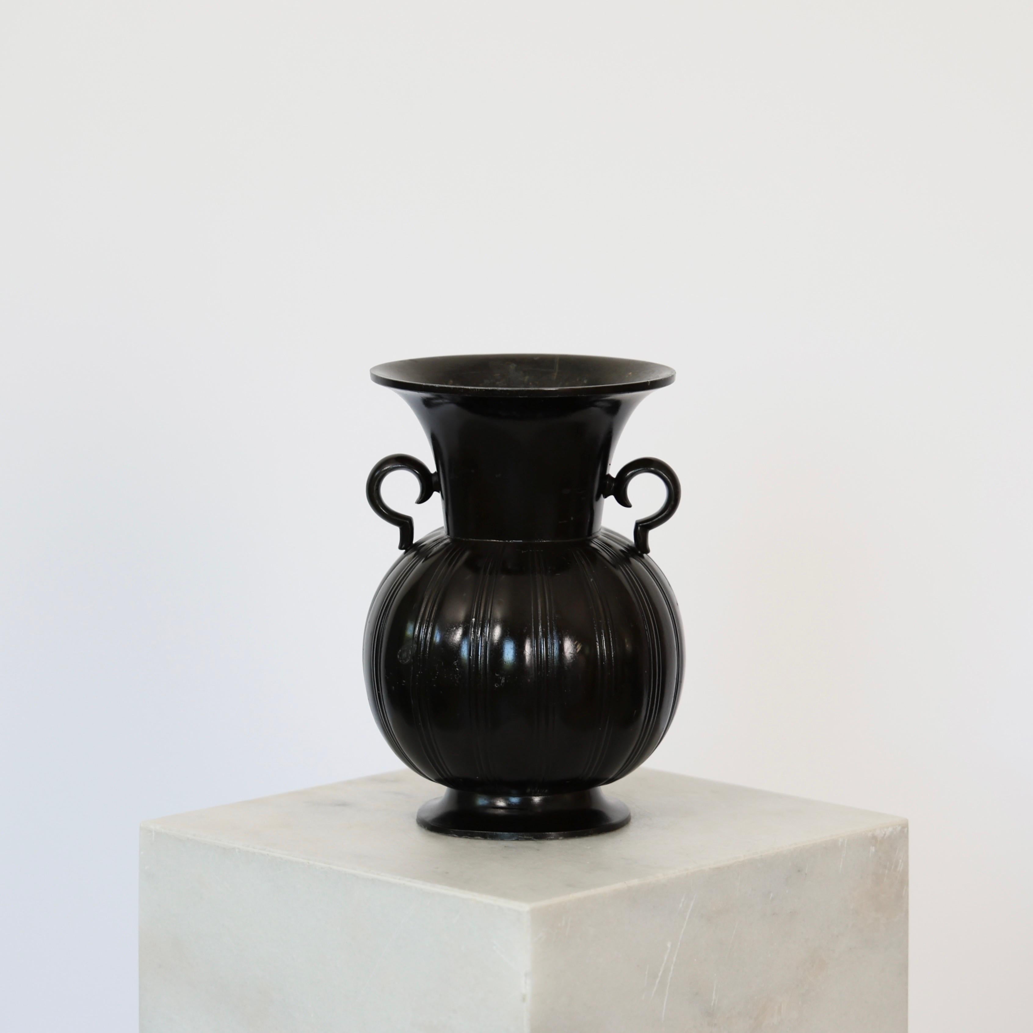 Bemerkenswerte Diskometallvase von Just Andersen, 1930er Jahre, Dänemark im Angebot 1