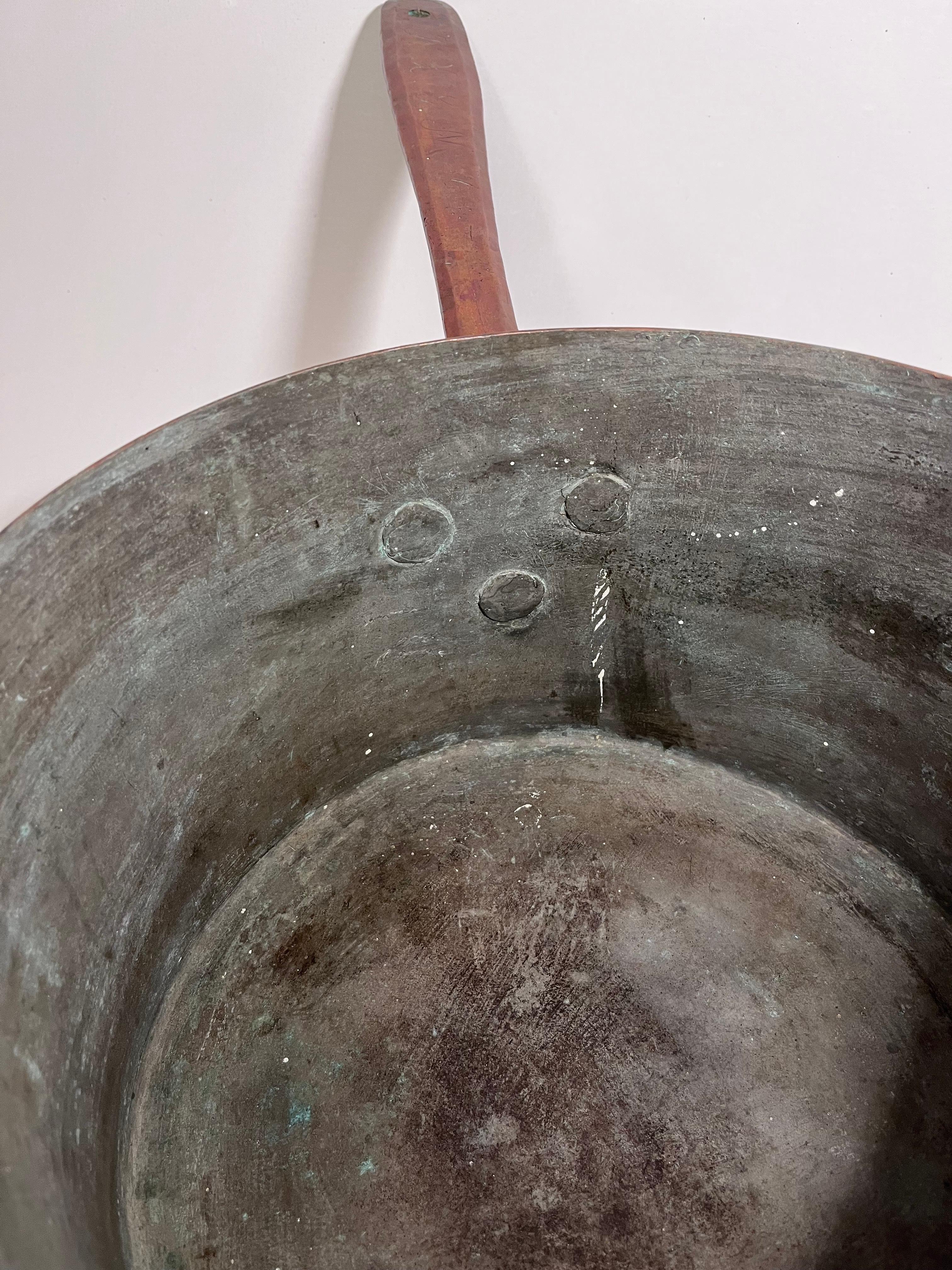 Substanzielle frühen 19. Jahrhundert Pennsylvania primitive große Kupfer Küche Topf im Angebot 4