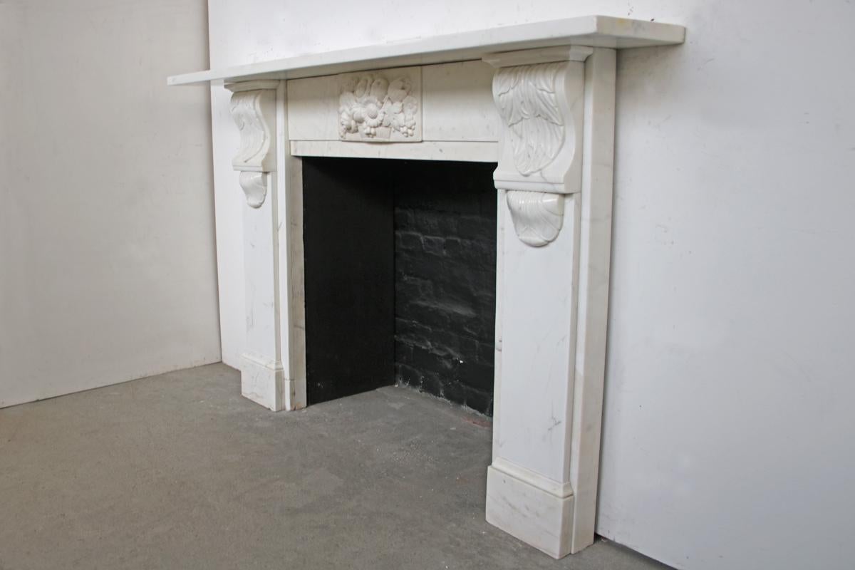 Substantial Early Victorian Statuary Marble Fireplace Surround In Good Condition For Sale In Manchester, GB
