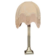 Importante lampe de table à colonne corinthienne en laiton de l'époque édouardienne