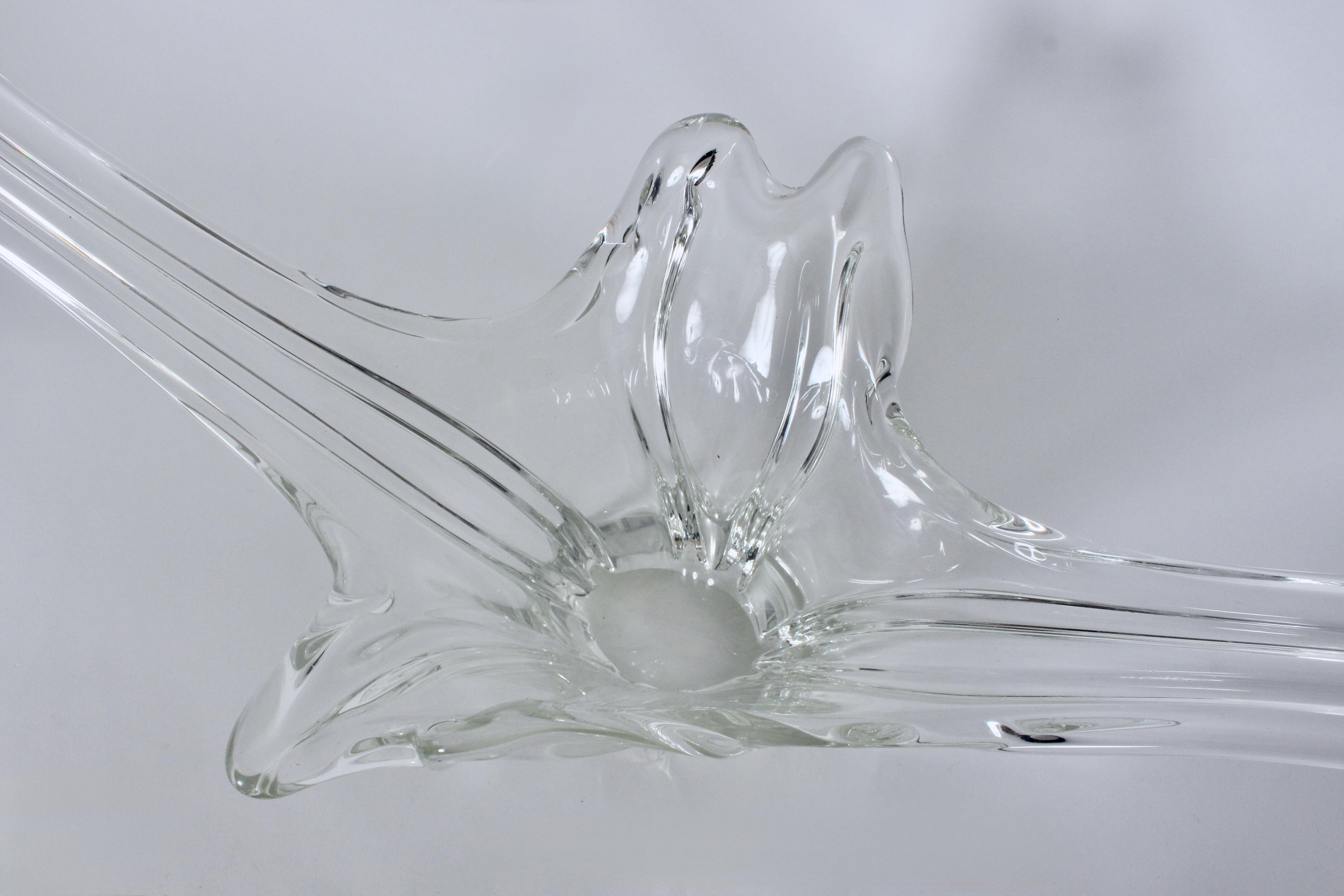 Sustancial Recipiente de Cristal de Plomo Transparente Estilo Daum Francés en forma de Cola de Golondrina en venta 5