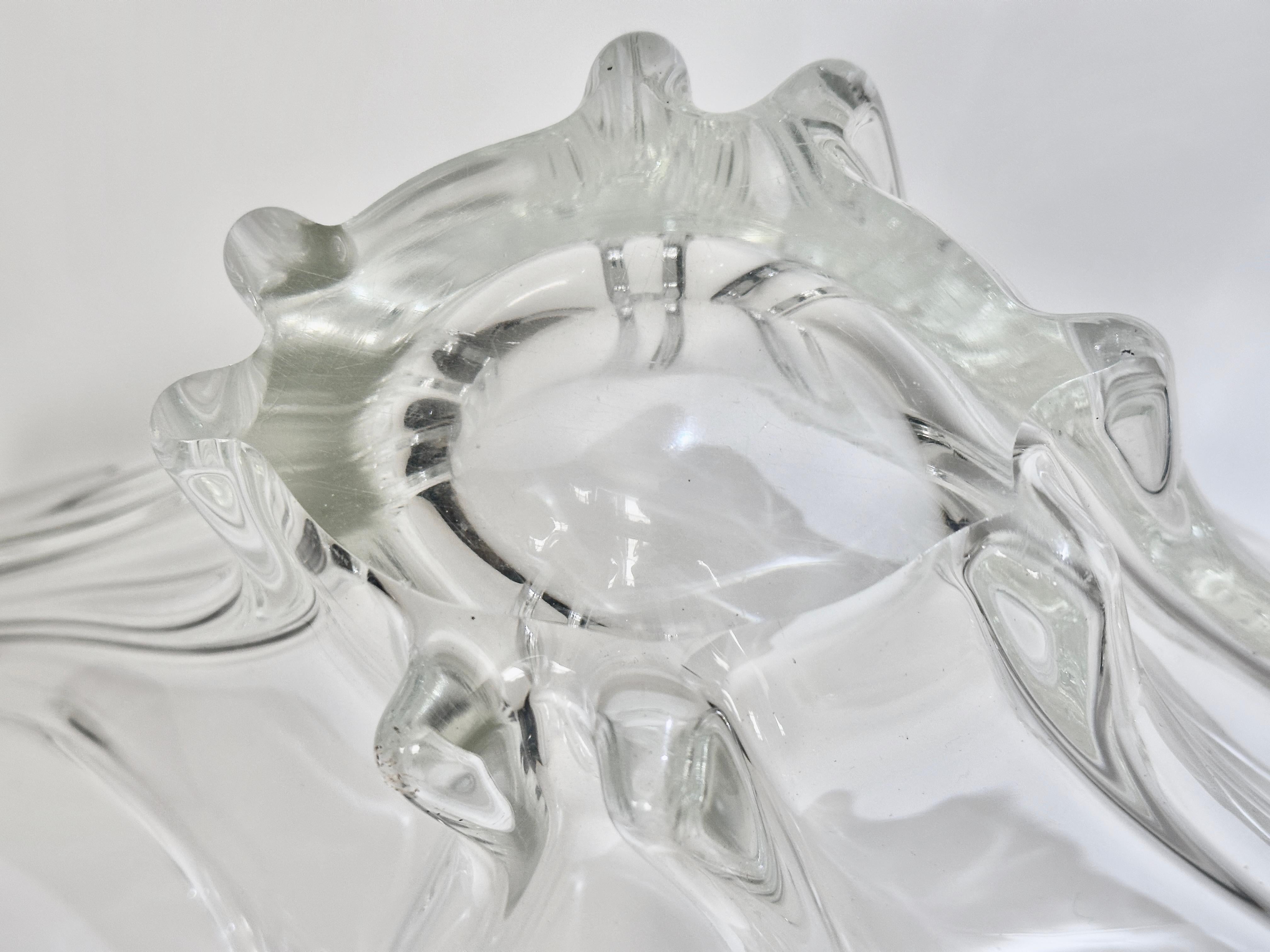 Sustancial Recipiente de Cristal de Plomo Transparente Estilo Daum Francés en forma de Cola de Golondrina en venta 6