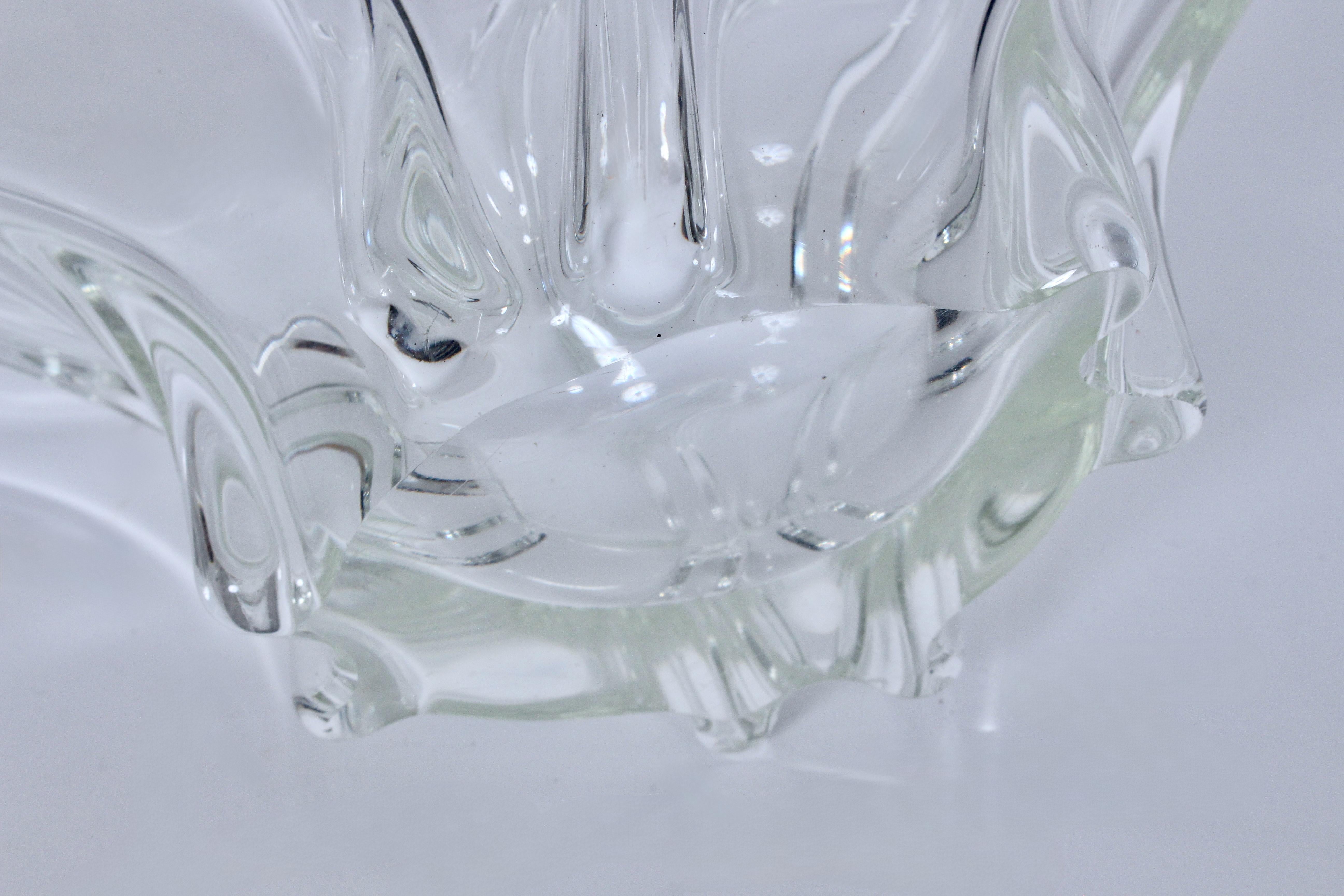 Sustancial Recipiente de Cristal de Plomo Transparente Estilo Daum Francés en forma de Cola de Golondrina en venta 7