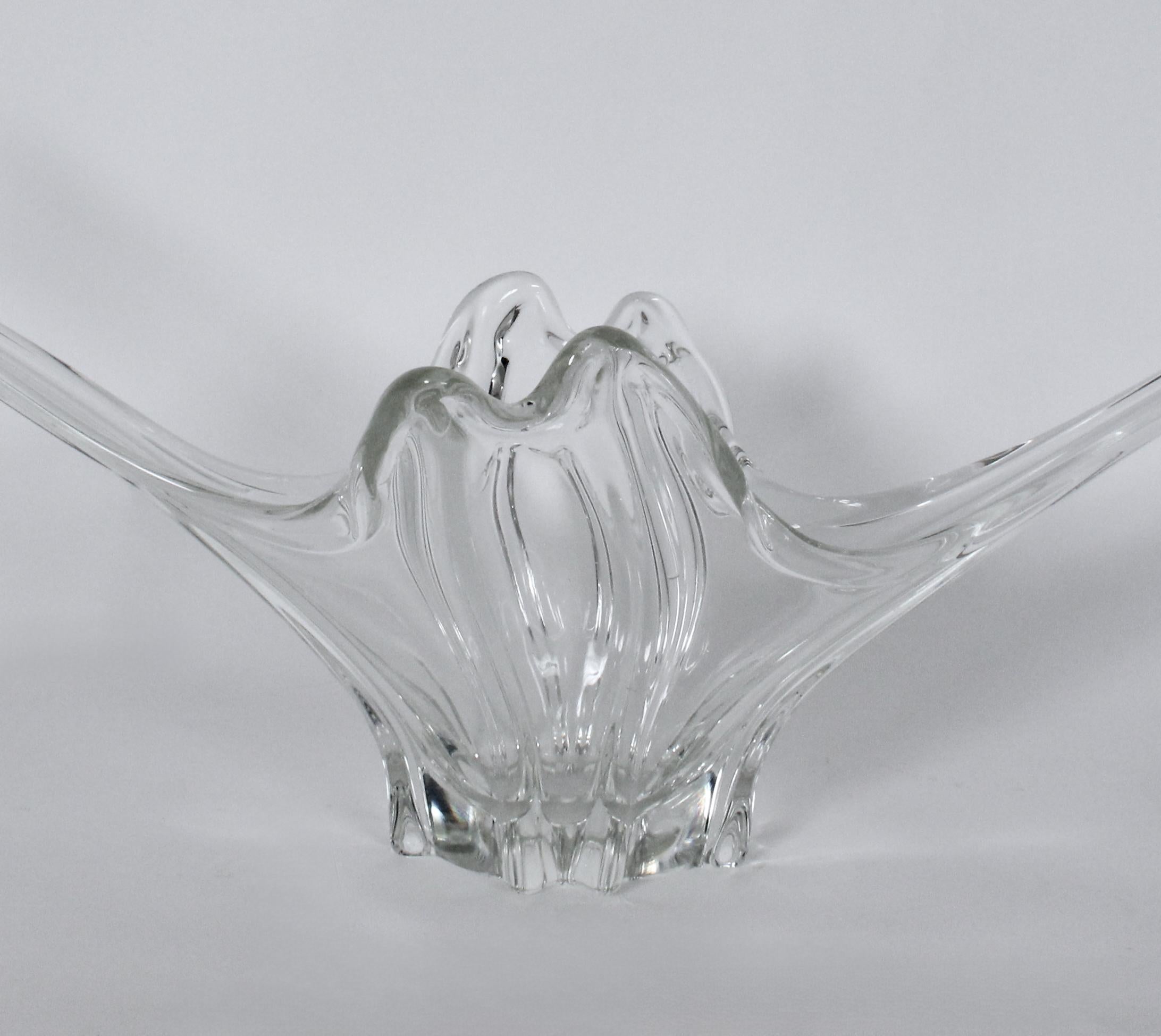 Sustancial Recipiente de Cristal de Plomo Transparente Estilo Daum Francés en forma de Cola de Golondrina en venta 3