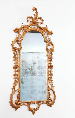 Substantiel miroir géorgien rococo en bois doré