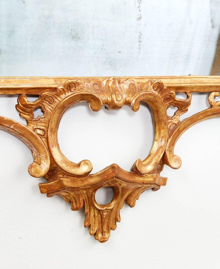 Substantial Georgian Rococo Giltwood Mirror In Good Condition For Sale In Greenwich, CT