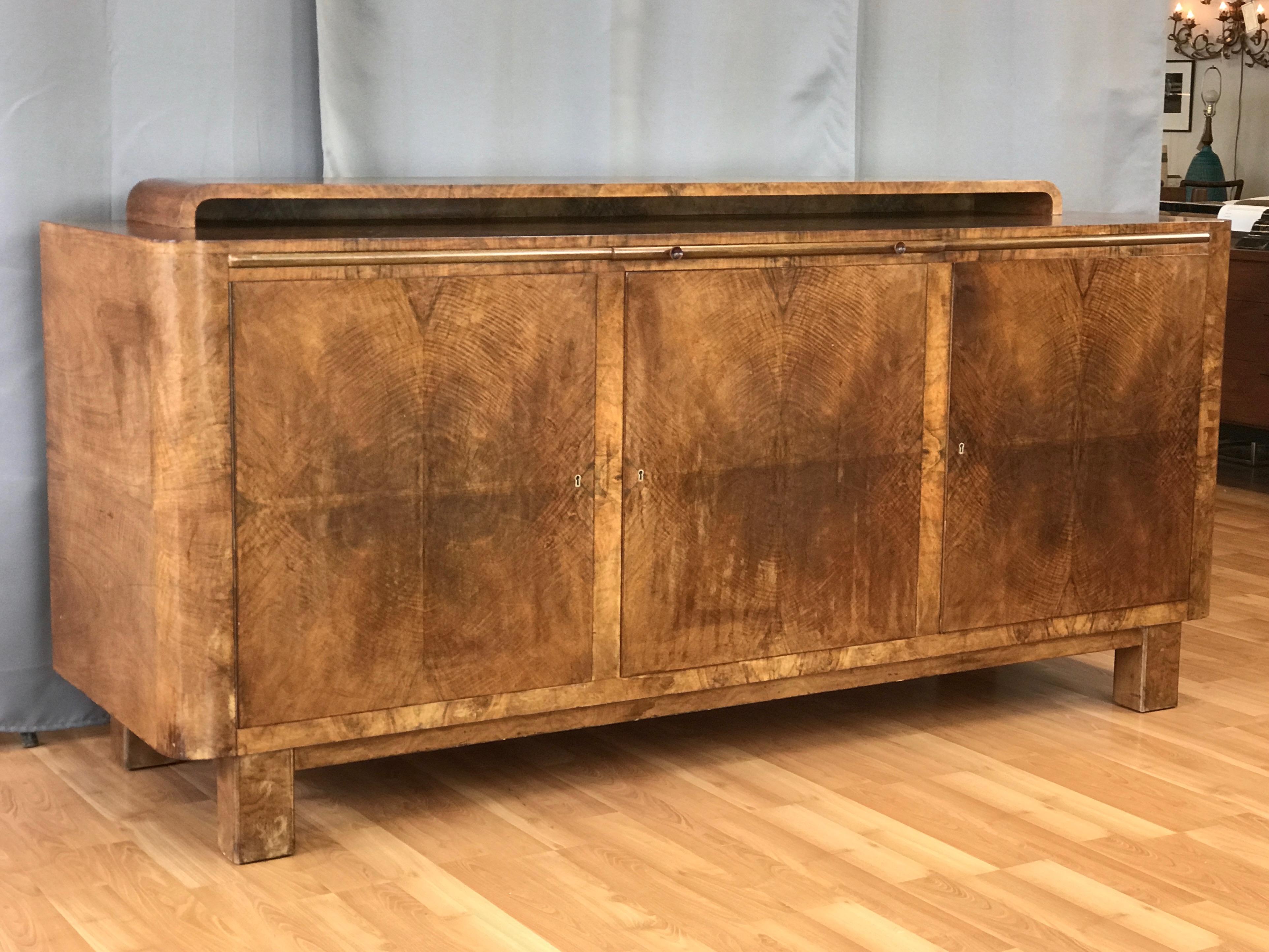 Mid-20th Century Substantial German Art Deco Buffet in Finely Figured French Walnut