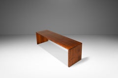 Imposant banc minimaliste MCM CUSTOM MADE de fabrication artisanale, sur mesure, en noyer, États-Unis, vers les années 1980