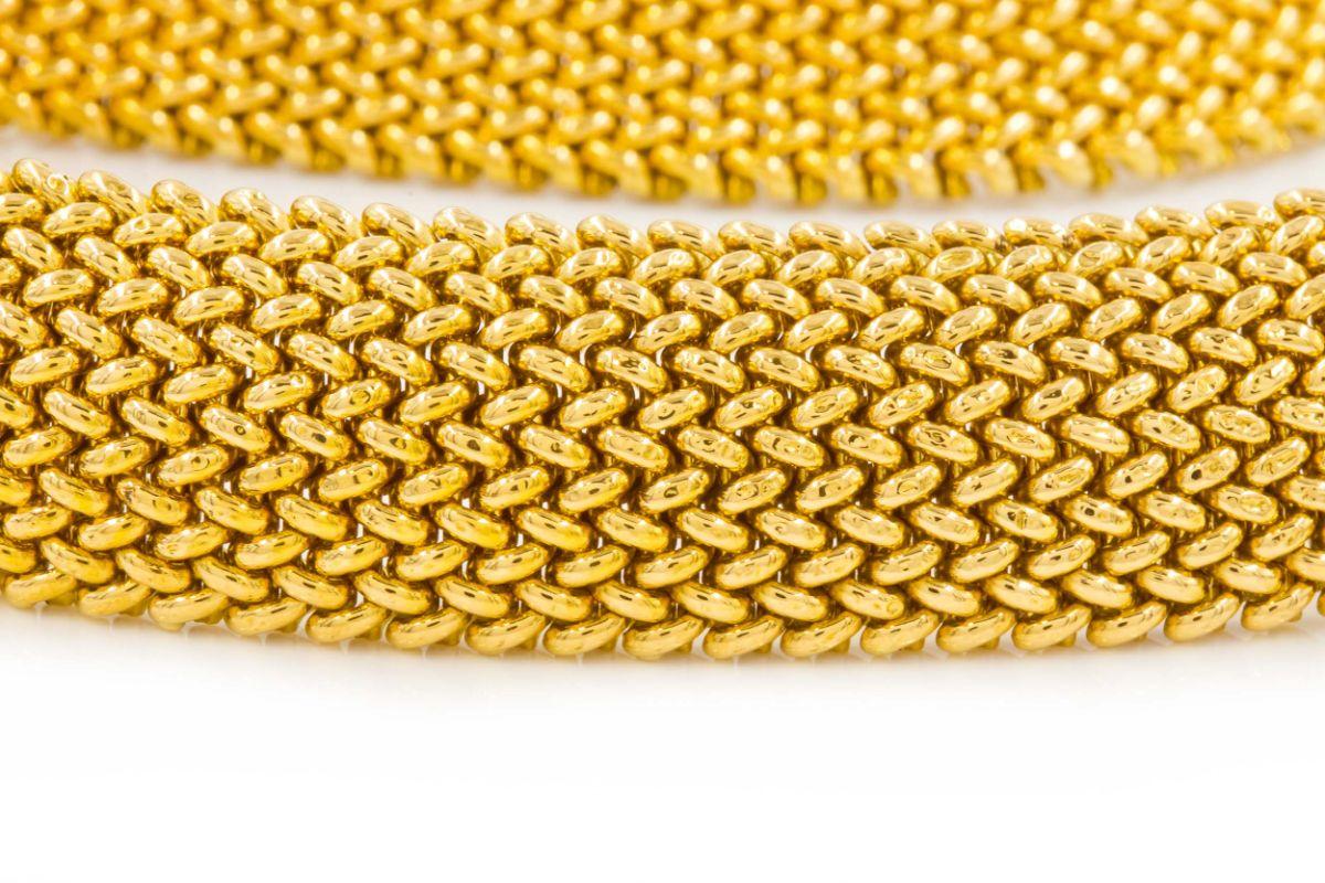 Substantial Italian 18k Yellow Gold Flexible Mesh Necklace by Unoaerre 2