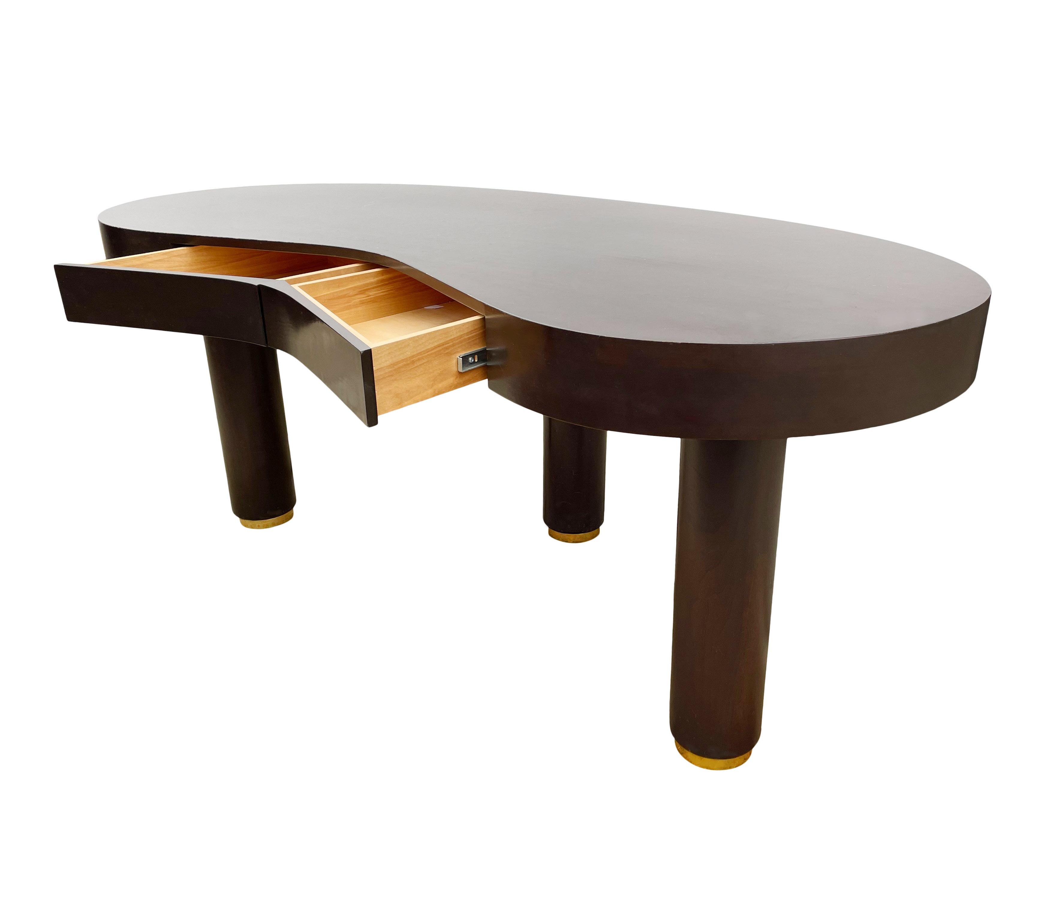 Substantial Mid-Century Modern Kidney Shape Executive Desk after Gilbert Rohde In Good Condition In Philadelphia, PA