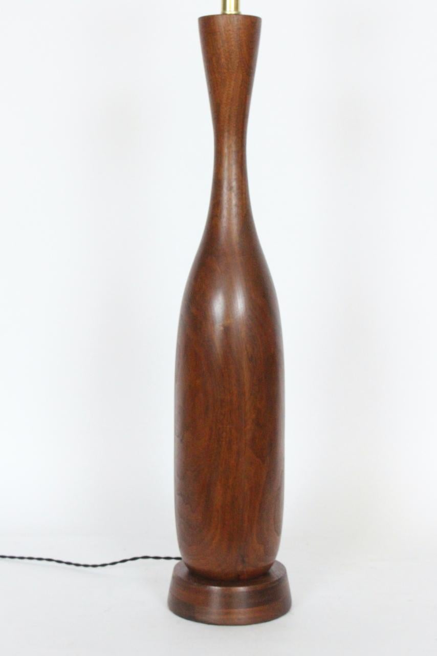 Substantial New Hope School Solid Walnut Table Lamp, circa 1960 For Sale 4