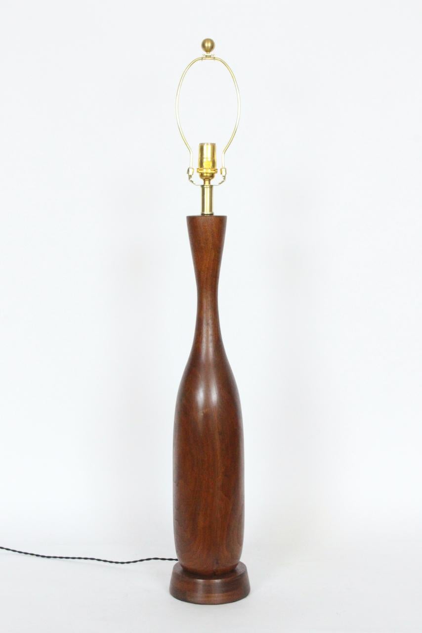 Substantial New Hope School Solid Walnut Table Lamp, circa 1960 In Good Condition For Sale In Bainbridge, NY