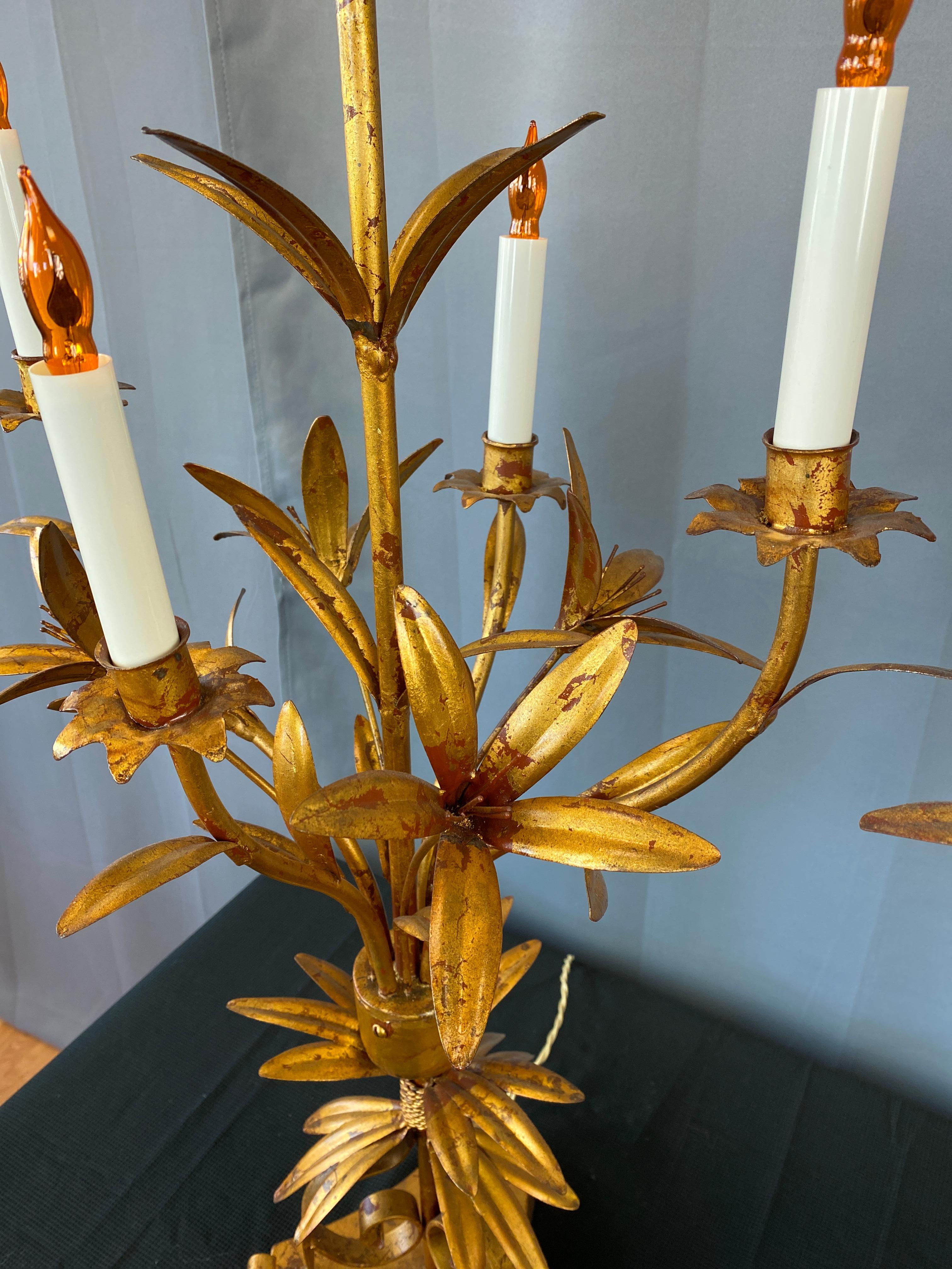 Magnifique paire de lampes italiennes des années 1950 en tôle dorée en vente 4