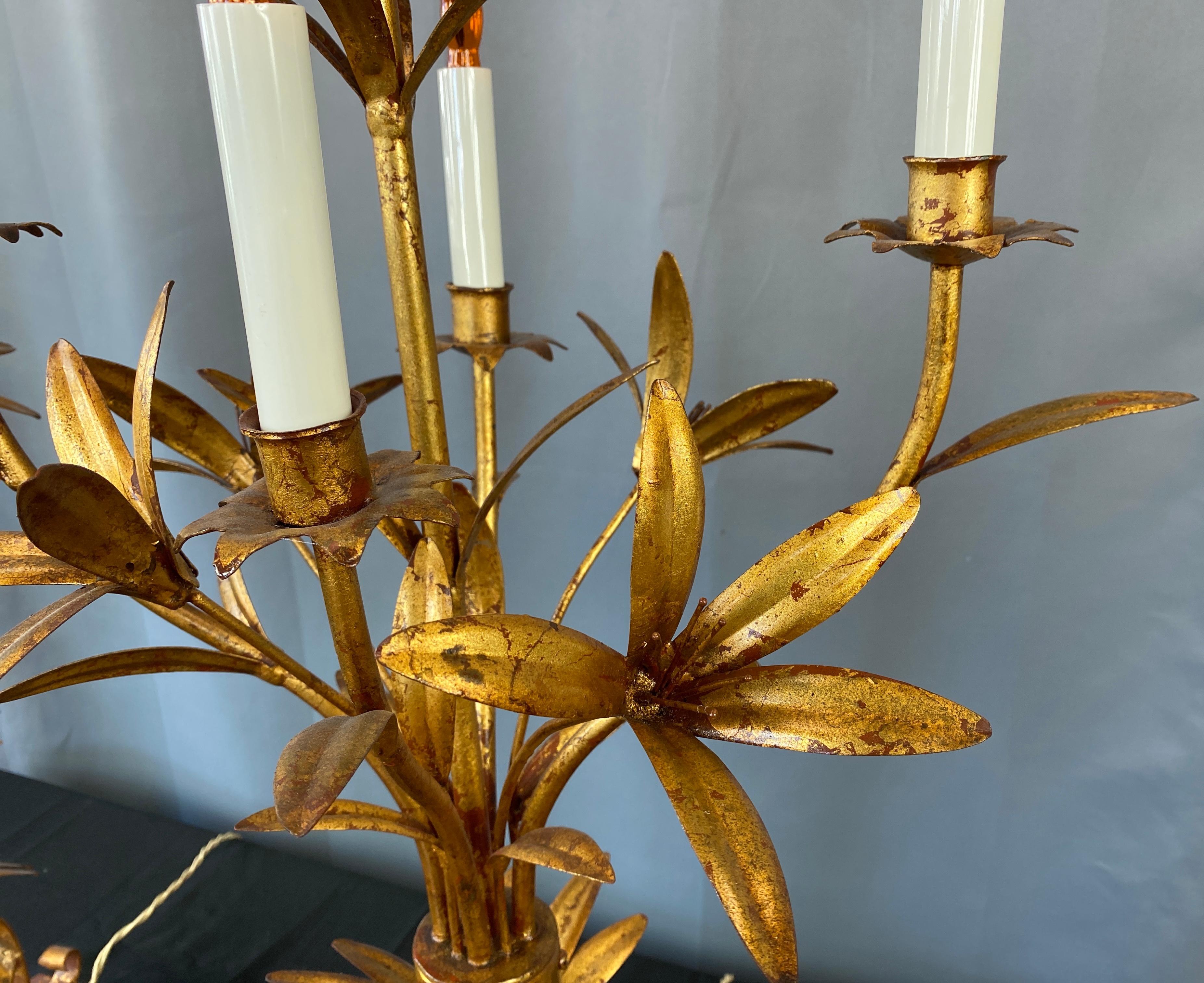 Magnifique paire de lampes italiennes des années 1950 en tôle dorée en vente 8