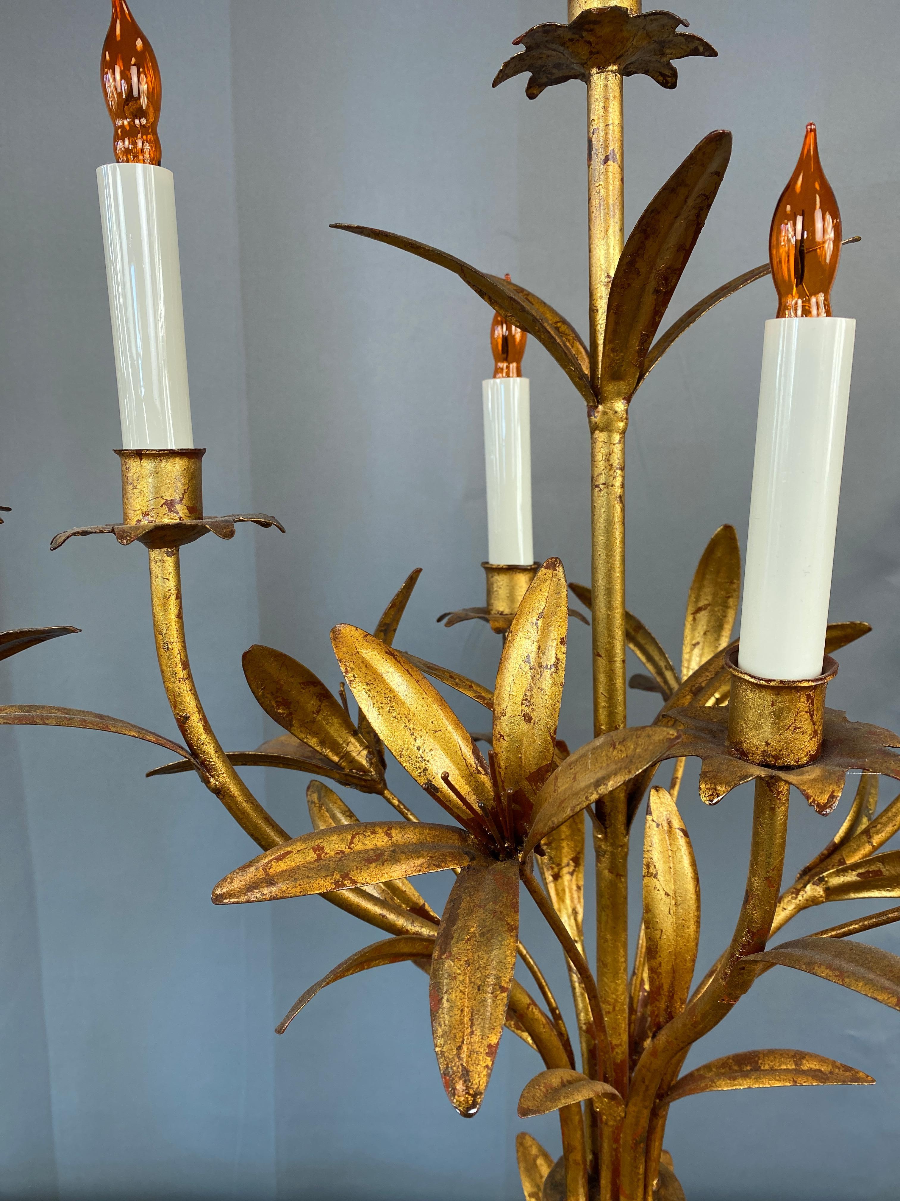 Magnifique paire de lampes italiennes des années 1950 en tôle dorée en vente 9
