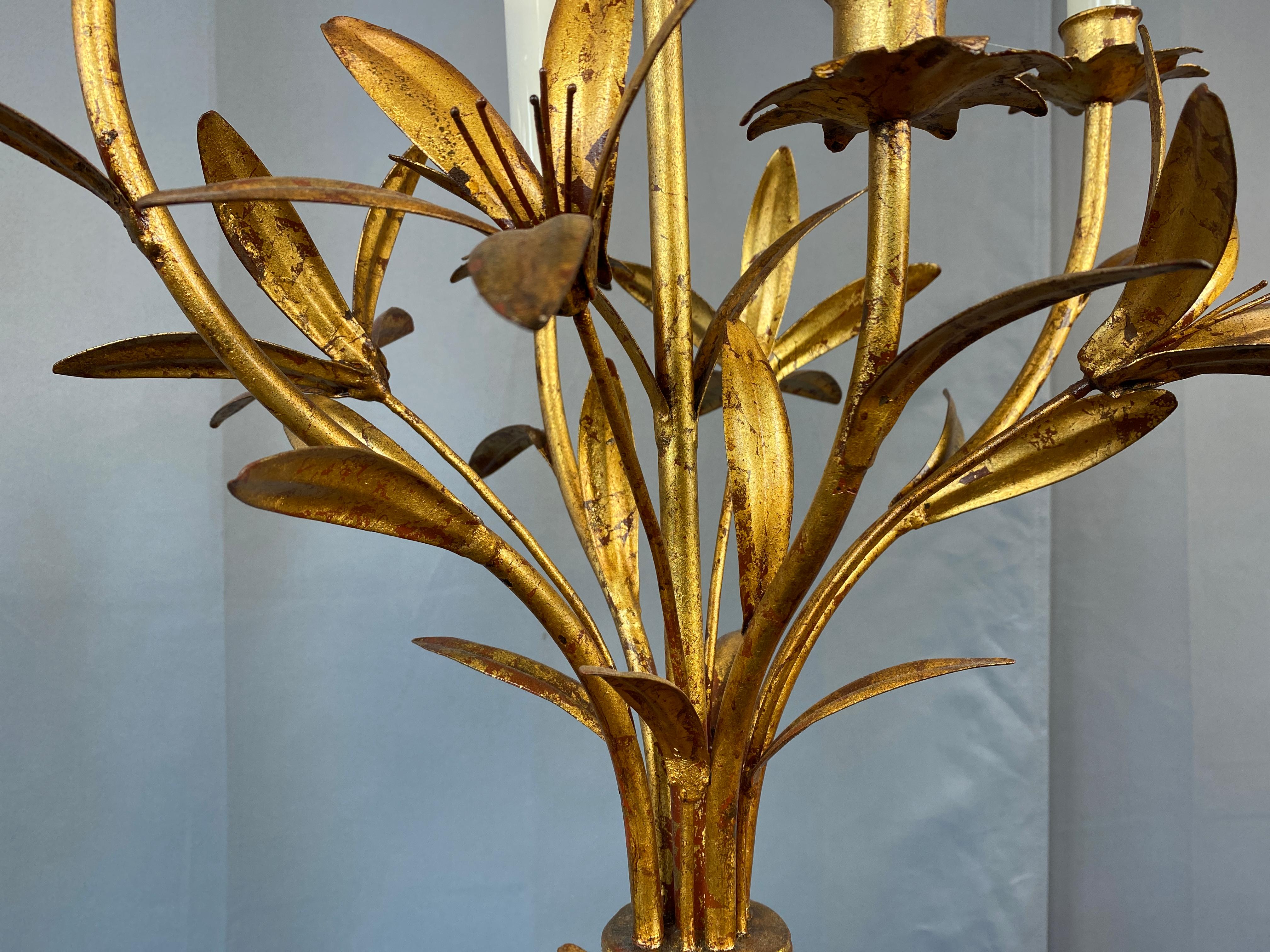 Magnifique paire de lampes italiennes des années 1950 en tôle dorée en vente 10