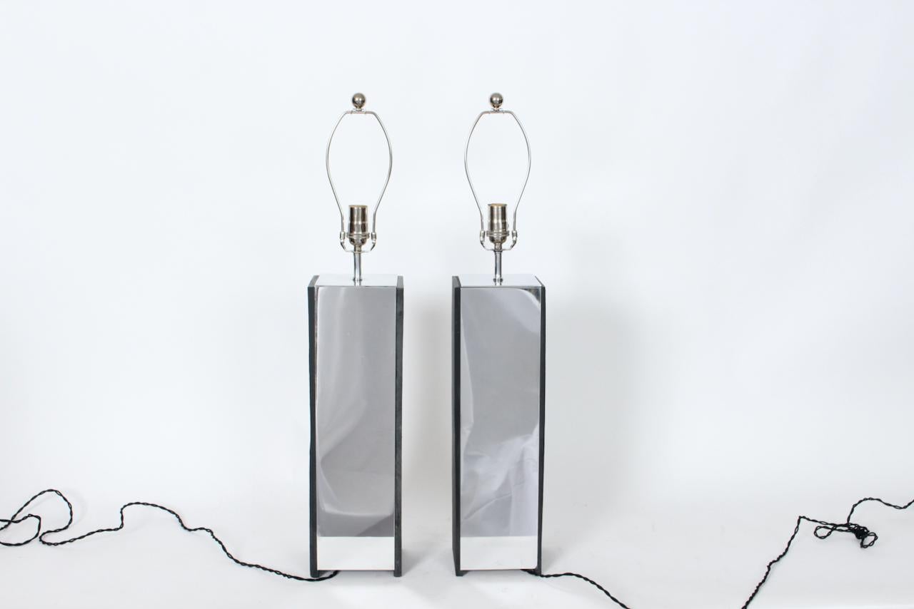 Américain Substantielle paire de lampes Laurel Co. Lampe de table en ardoise anthracite et aluminium miroité en vente