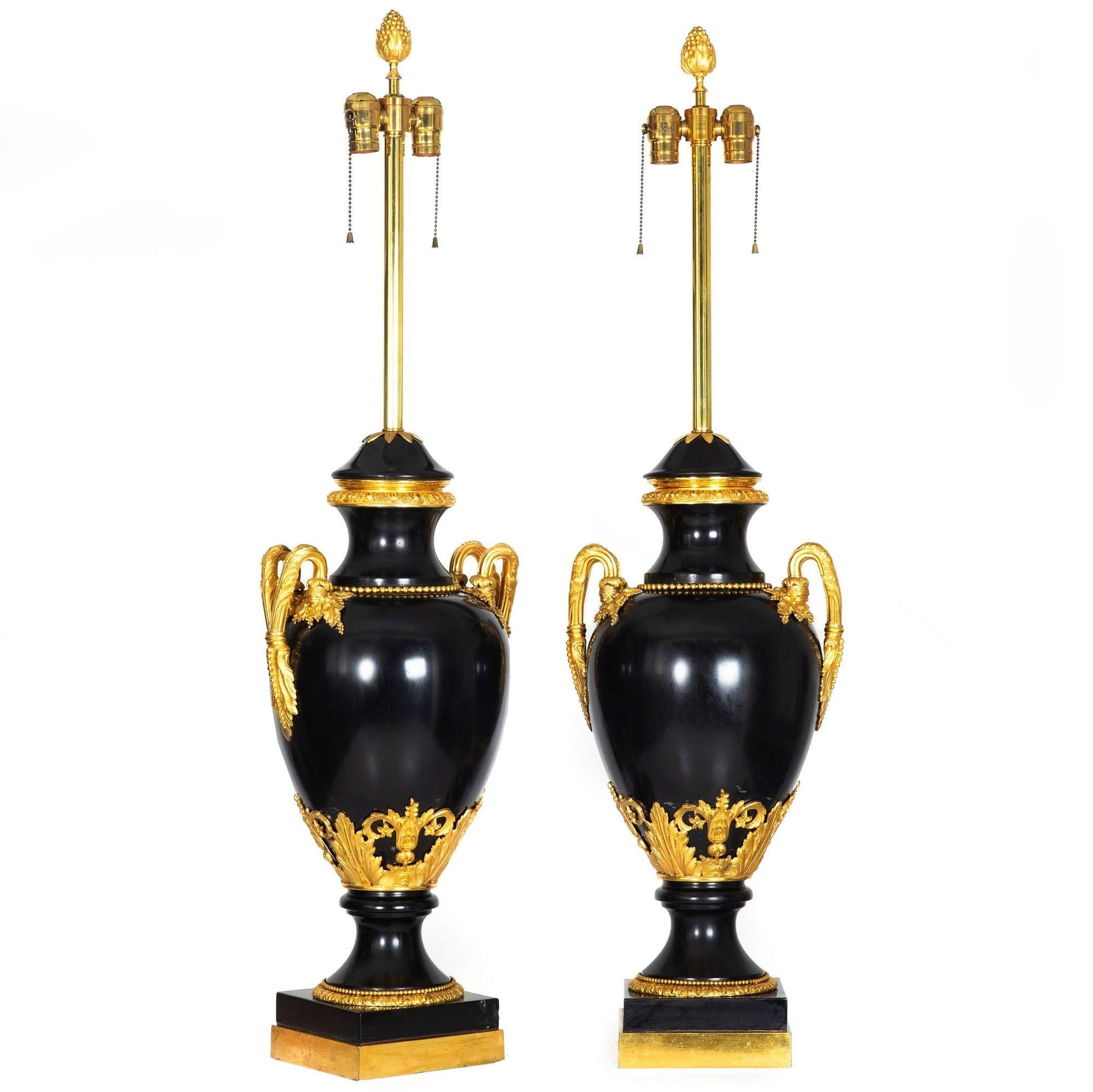 UNE TRÈS BELLE ET SUBSTANTIELLE PAIRE D'URNES EN ARDOISE NOIRE DE STYLE LOUIS XVI, MONTÉES EN BRONZE DORÉ, AUJOURD'HUI TRANSFORMÉES EN LAMPES
Paris, France  vers la seconde moitié du 19e siècle  non marqué
Référence 403PUW11D

Exquise paire d'urnes