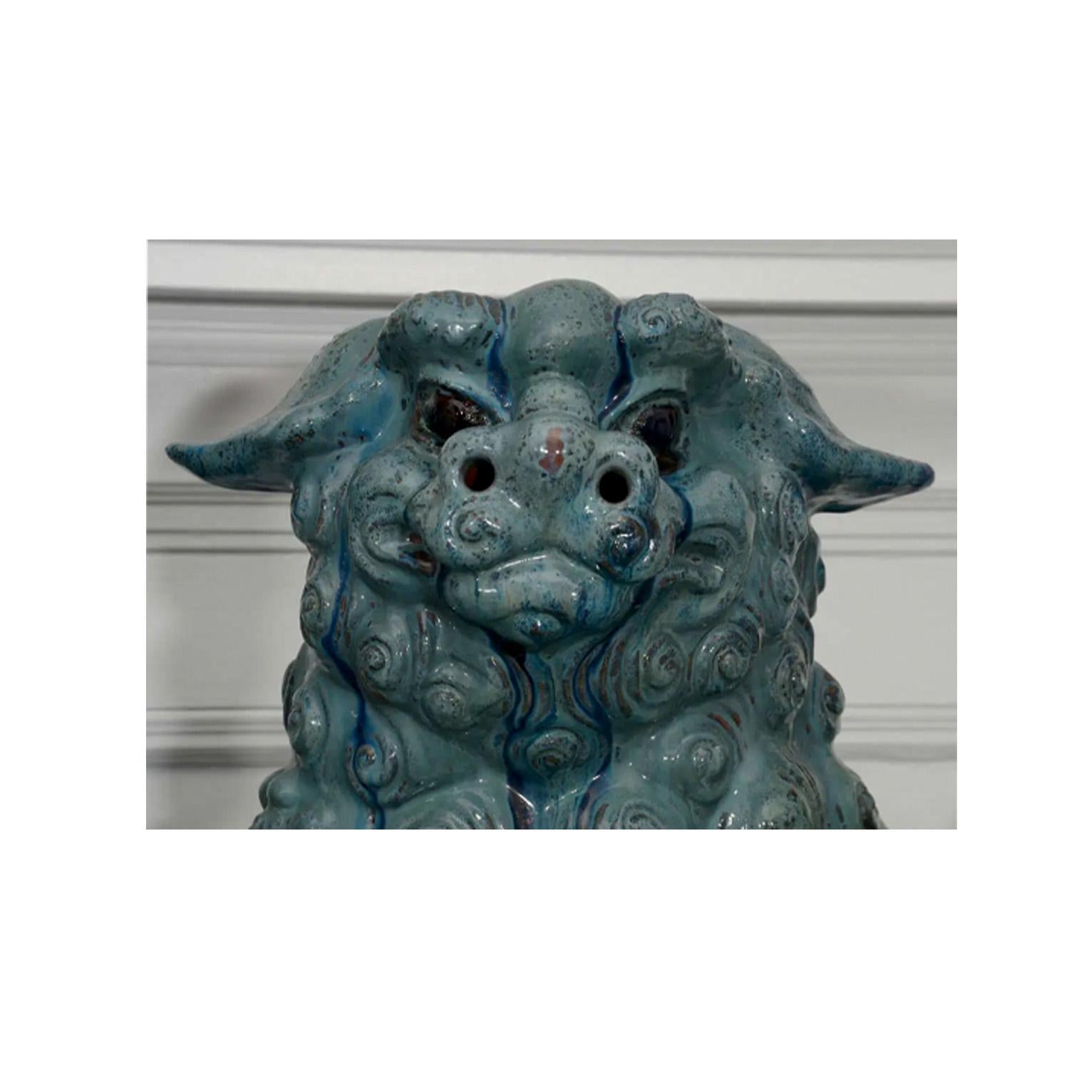 XIXe siècle Substantielle paire italienne de chiens Foo du 19ème siècle en terre cuite émaillée en vente