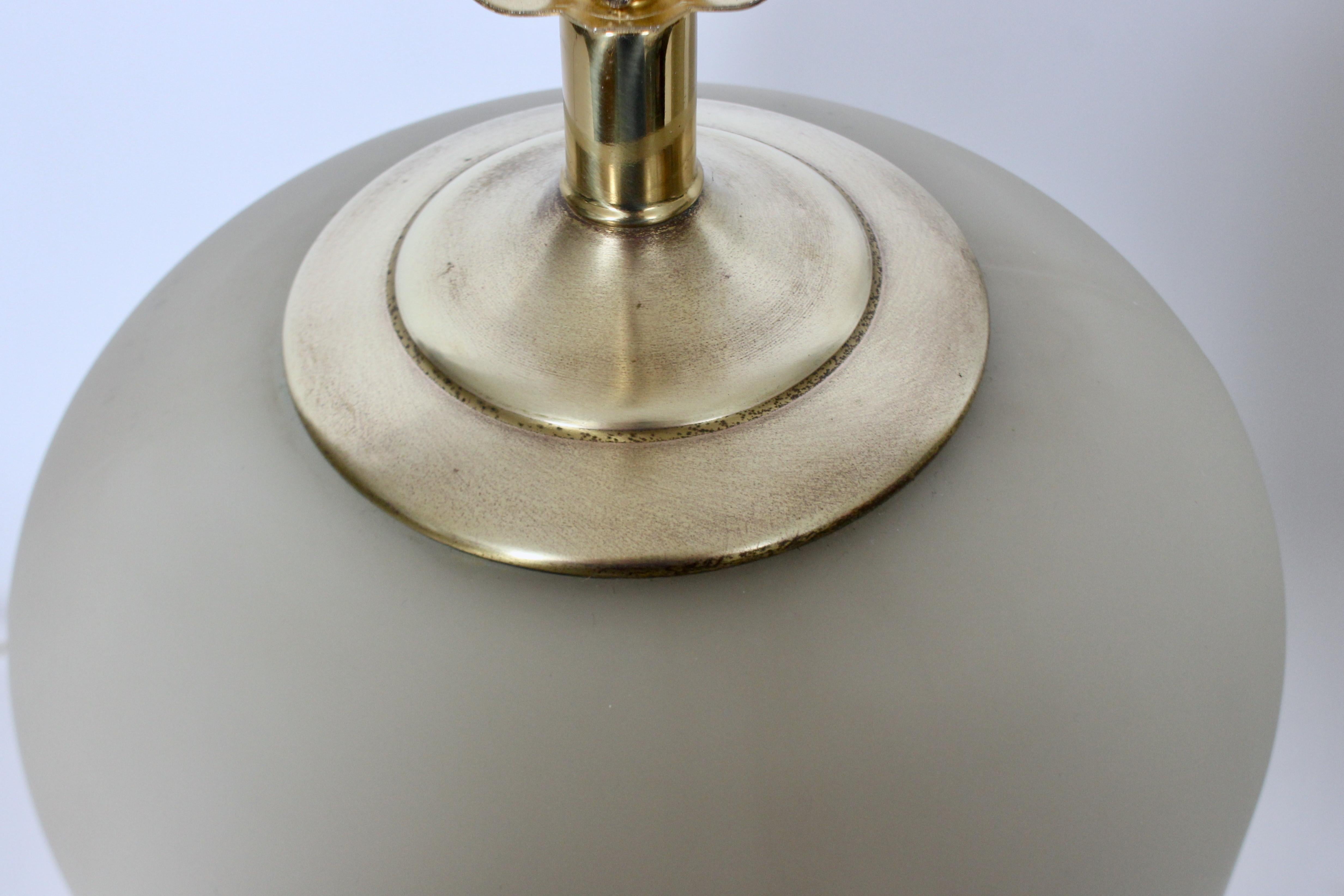 Sustancial Pareja de Lámparas de Mesa de Vidrio Esmerilado de Color Topo Pálido, Años 80 en venta 7