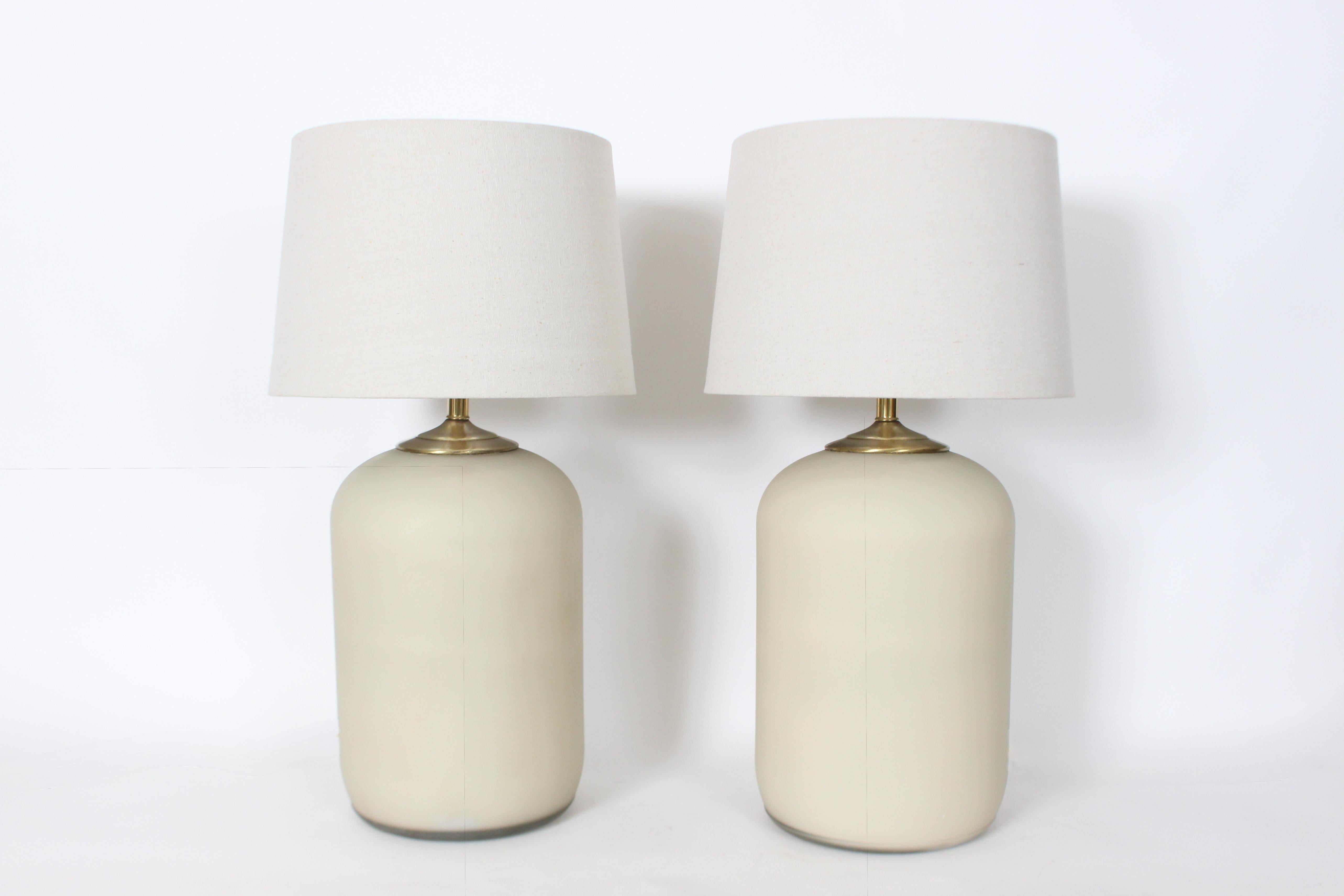 Sustancial Pareja de Lámparas de Mesa de Vidrio Esmerilado de Color Topo Pálido, Años 80 en venta 11