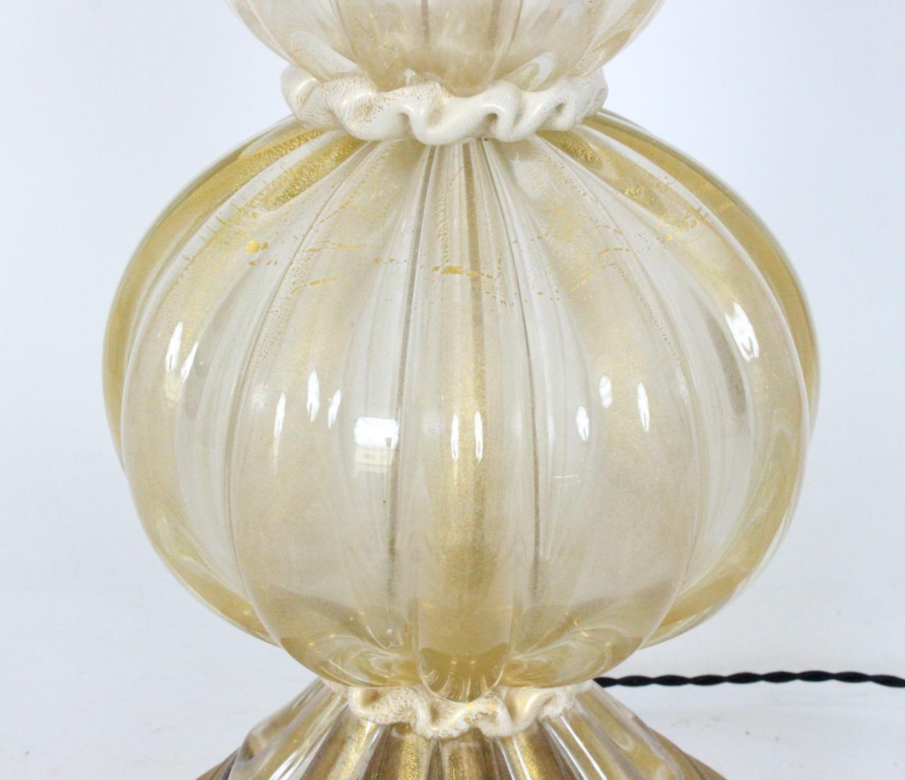 Substantial Paul Hanson White & Gold Murano Glass Table Lamp, 1960's For Sale 4
