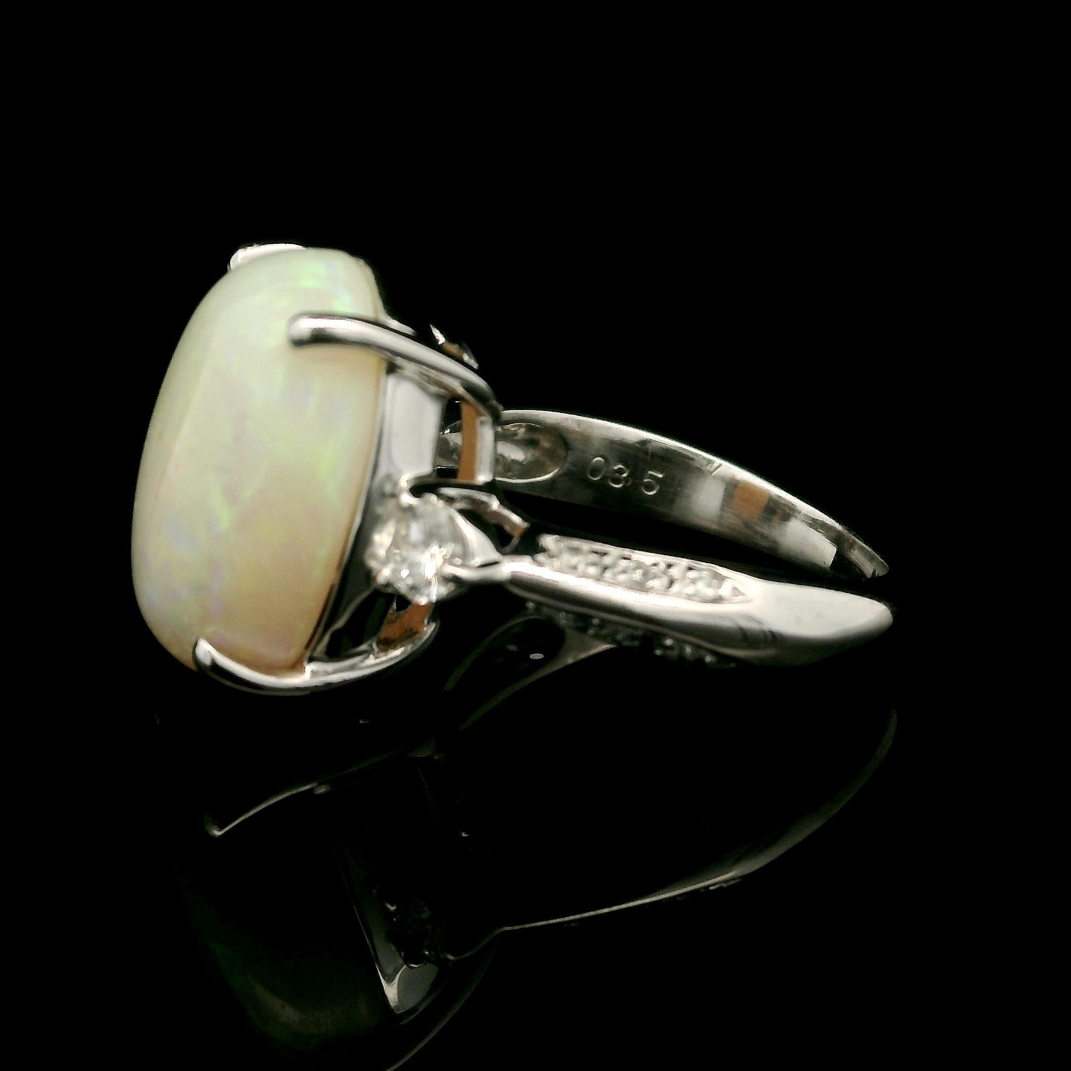 Anello da cocktail in platino con opale ovale cabochon e diamante da 6,4 carati in vendita 3