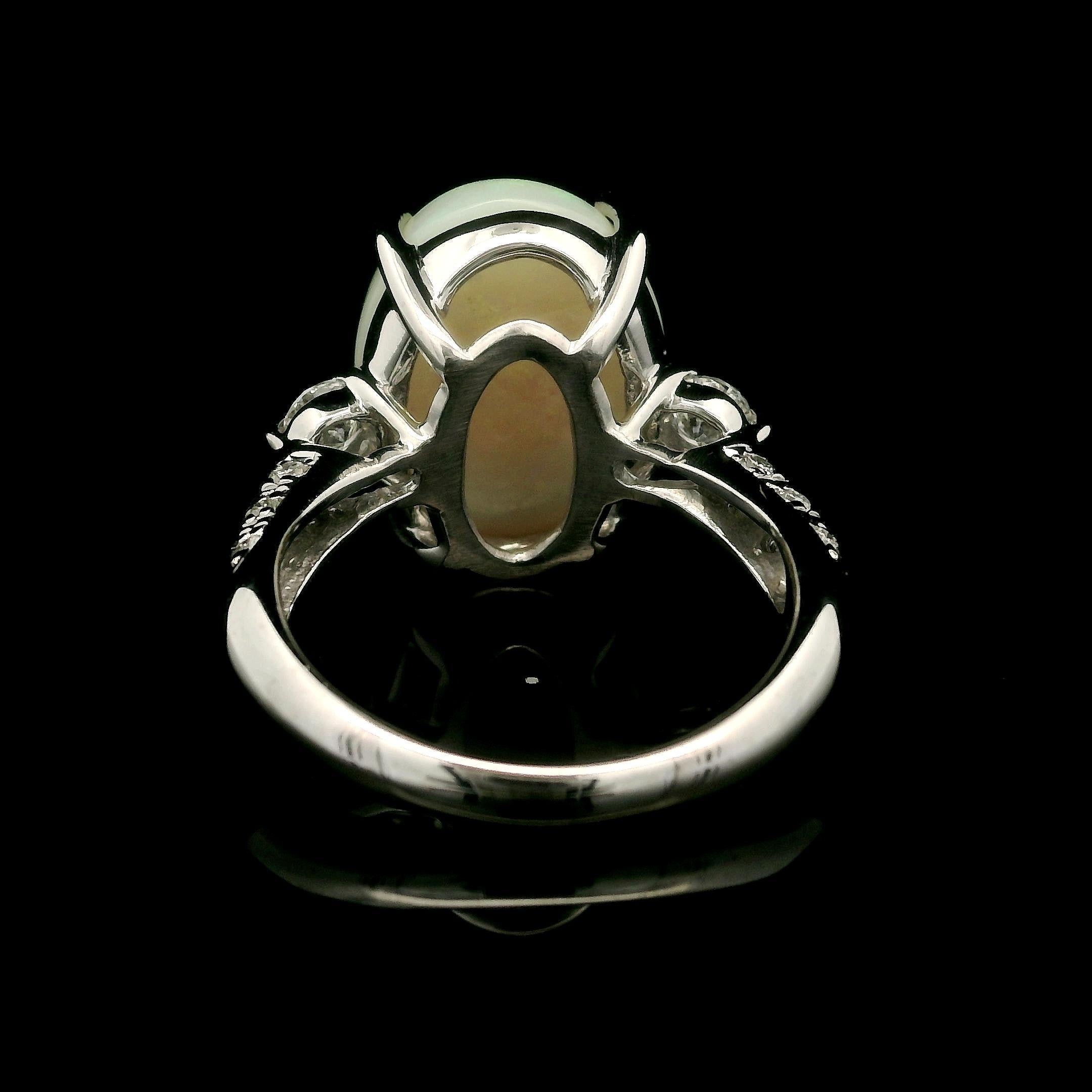 Anello da cocktail in platino con opale ovale cabochon e diamante da 6,4 carati in vendita 4