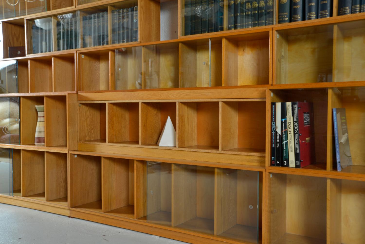 Substantial Post-War Unix Sectional Modular Oak Library Bookcase Shop Fitting For Sale 4
