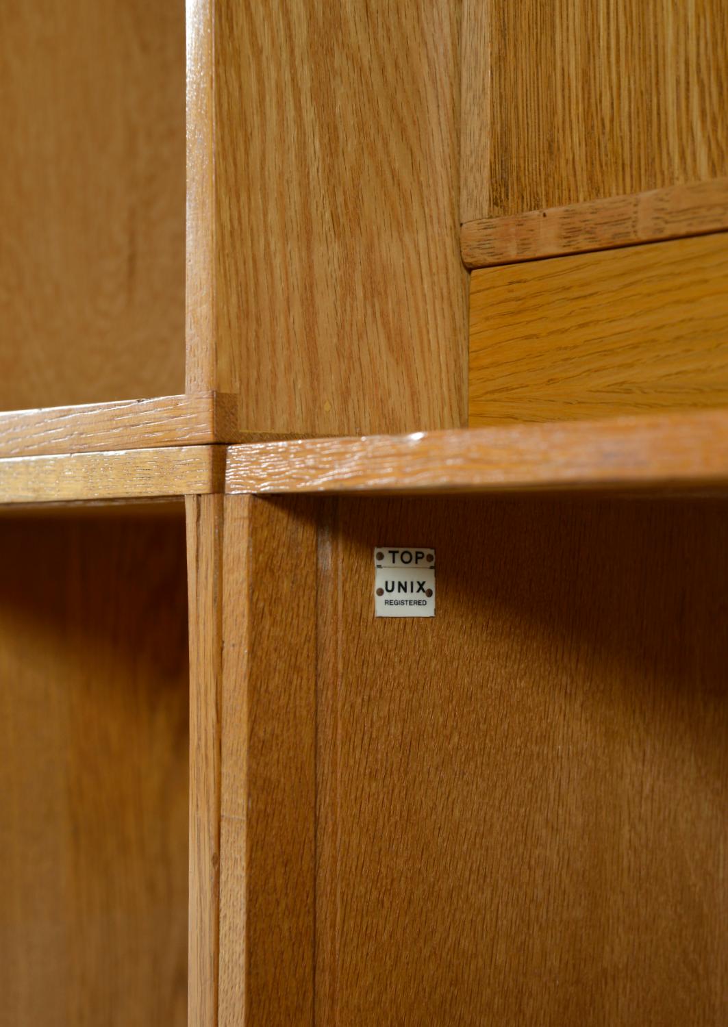 Substantial Post-War Unix Sectional Modular Oak Library Bookcase Shop Fitting For Sale 5