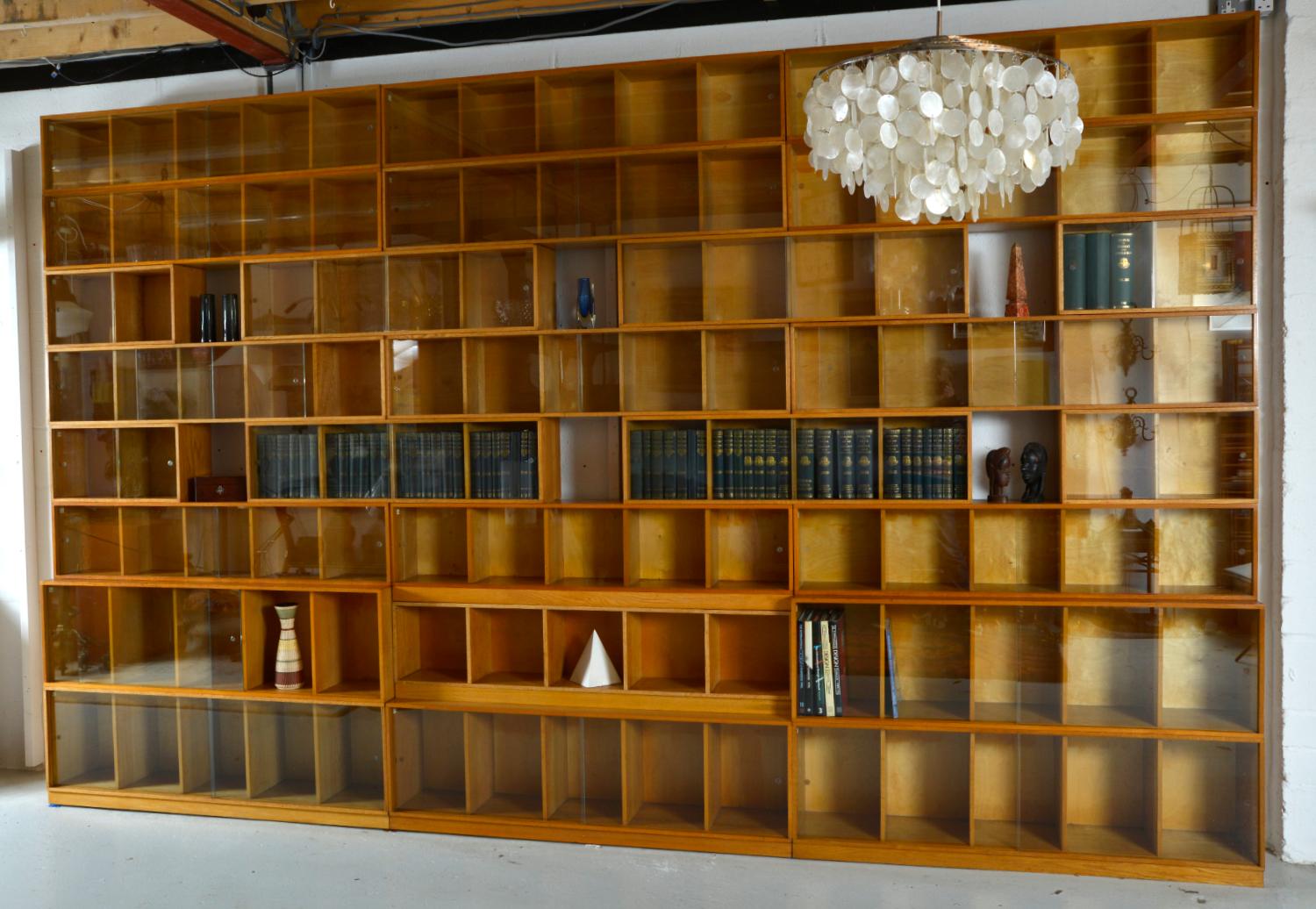 Mid-Century Modern Substantial Post-War Unix Sectional Modular Oak Library Bookcase Shop Fitting For Sale