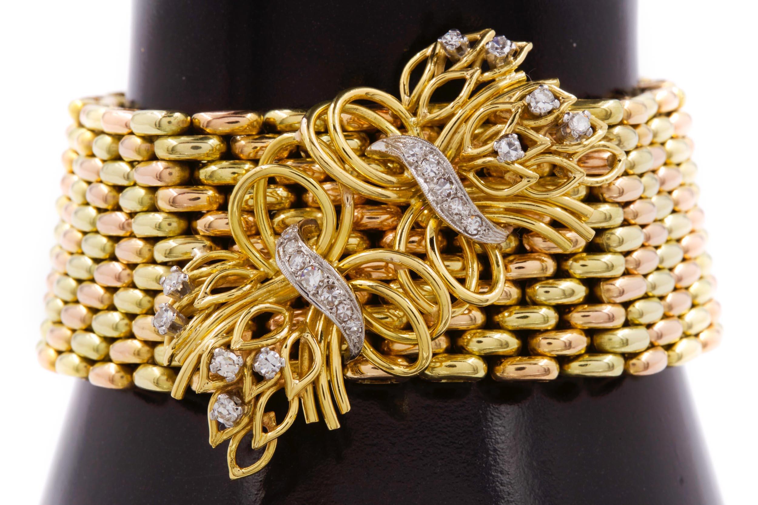 Substantial Retro 18-Karat Flexible Link Bracelet with 22 Diamonds For Sale 4