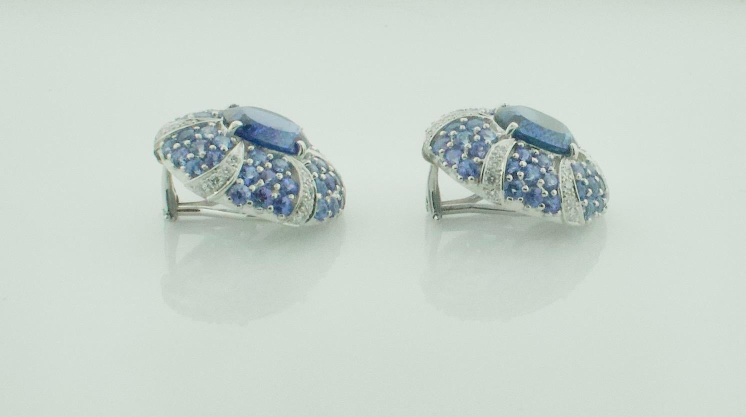 Modern Substantial Tanzanite and Diamond Earrings in 18k Gold  For Sale