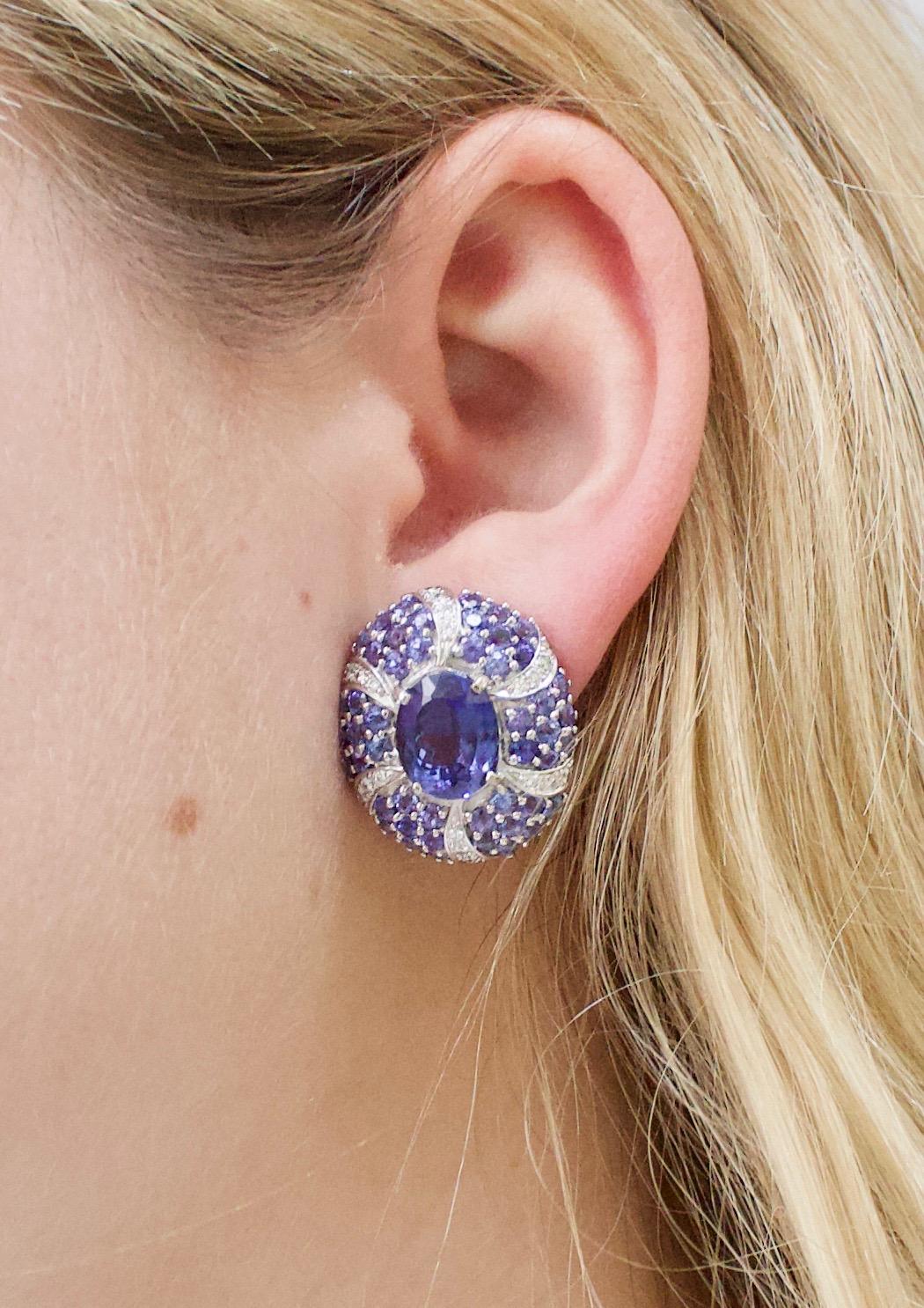 Substantial Tanzanite and Diamond Earrings in 18k Gold  In Excellent Condition For Sale In Wailea, HI