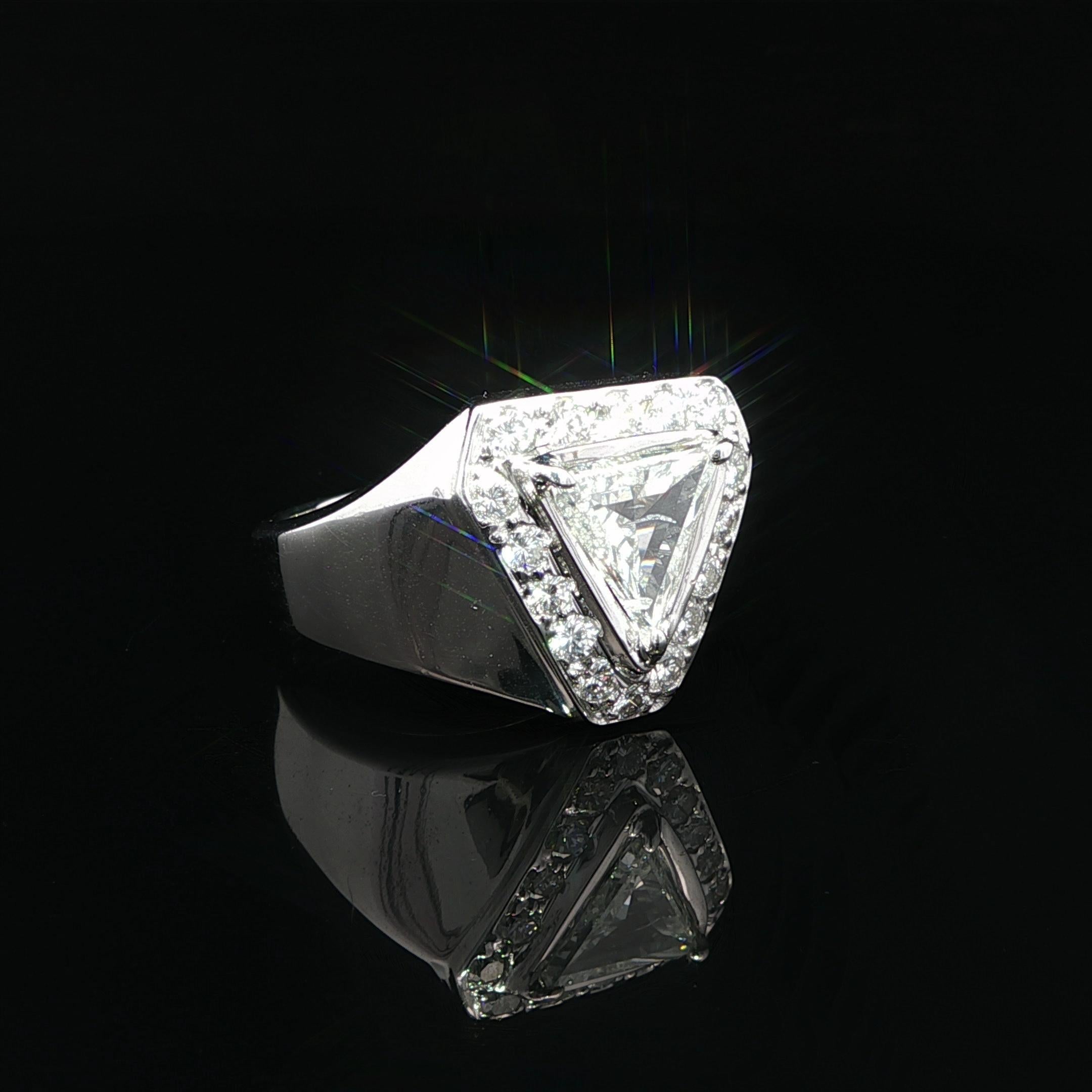 Trillion Cut Substantial Unisex White Gold 1.75ctw Large Trillion & Round Diamond Band Ring For Sale