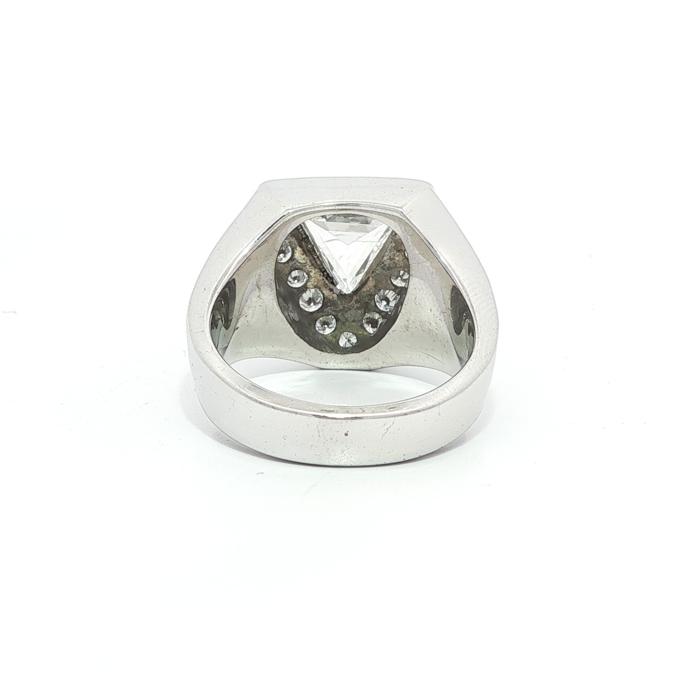 Substantial Unisex White Gold 1.75ctw Large Trillion & Round Diamond Band Ring For Sale 3