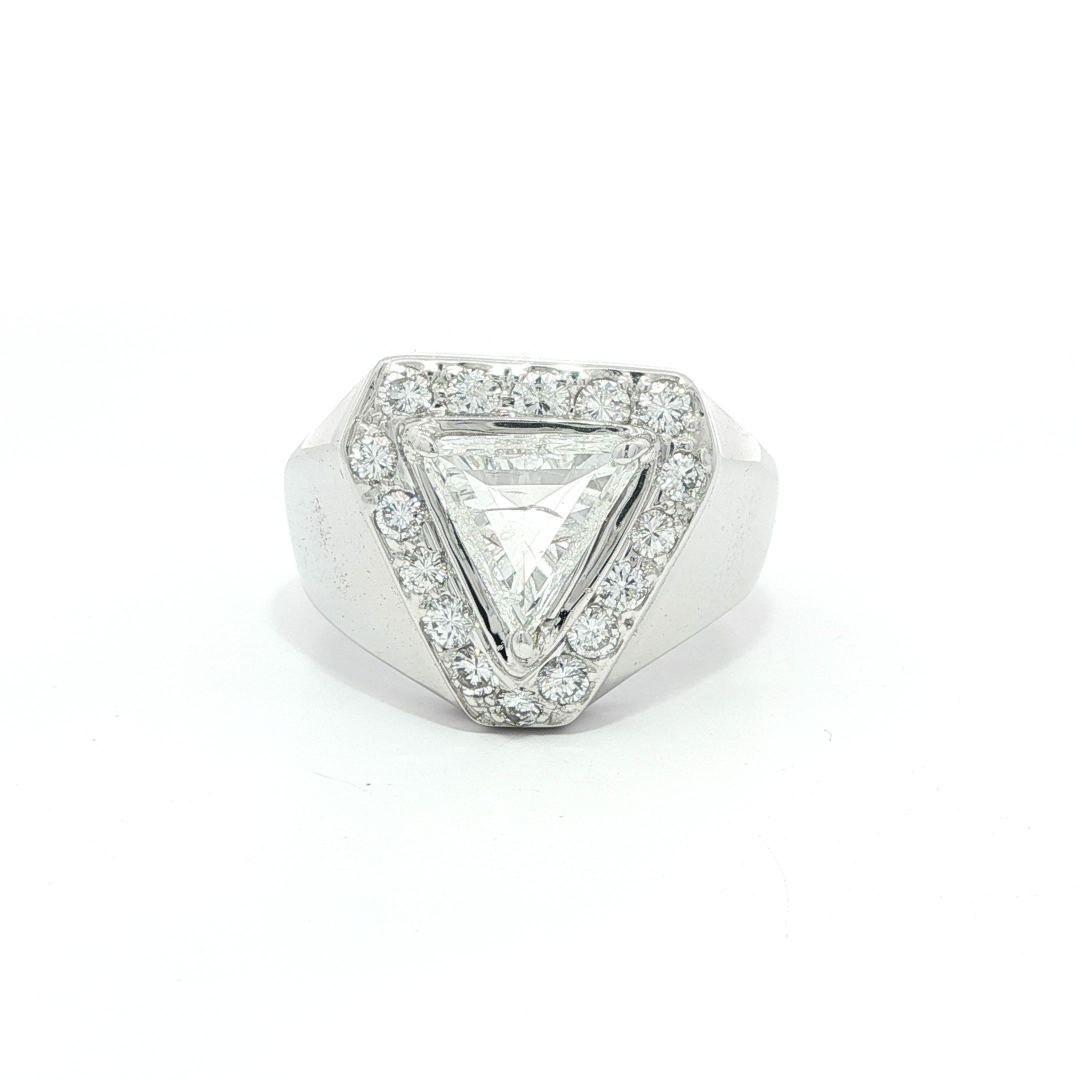 Substantial Unisex White Gold 1.75ctw Large Trillion & Round Diamond Band Ring For Sale 5