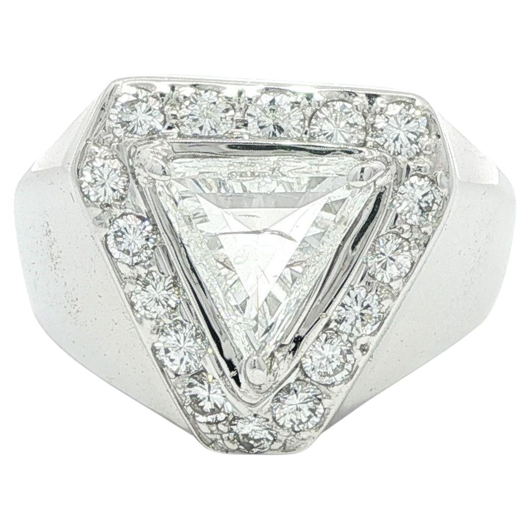 Anello sostanziale unisex in oro bianco da 1,75 carati con diamante tondo e trilione