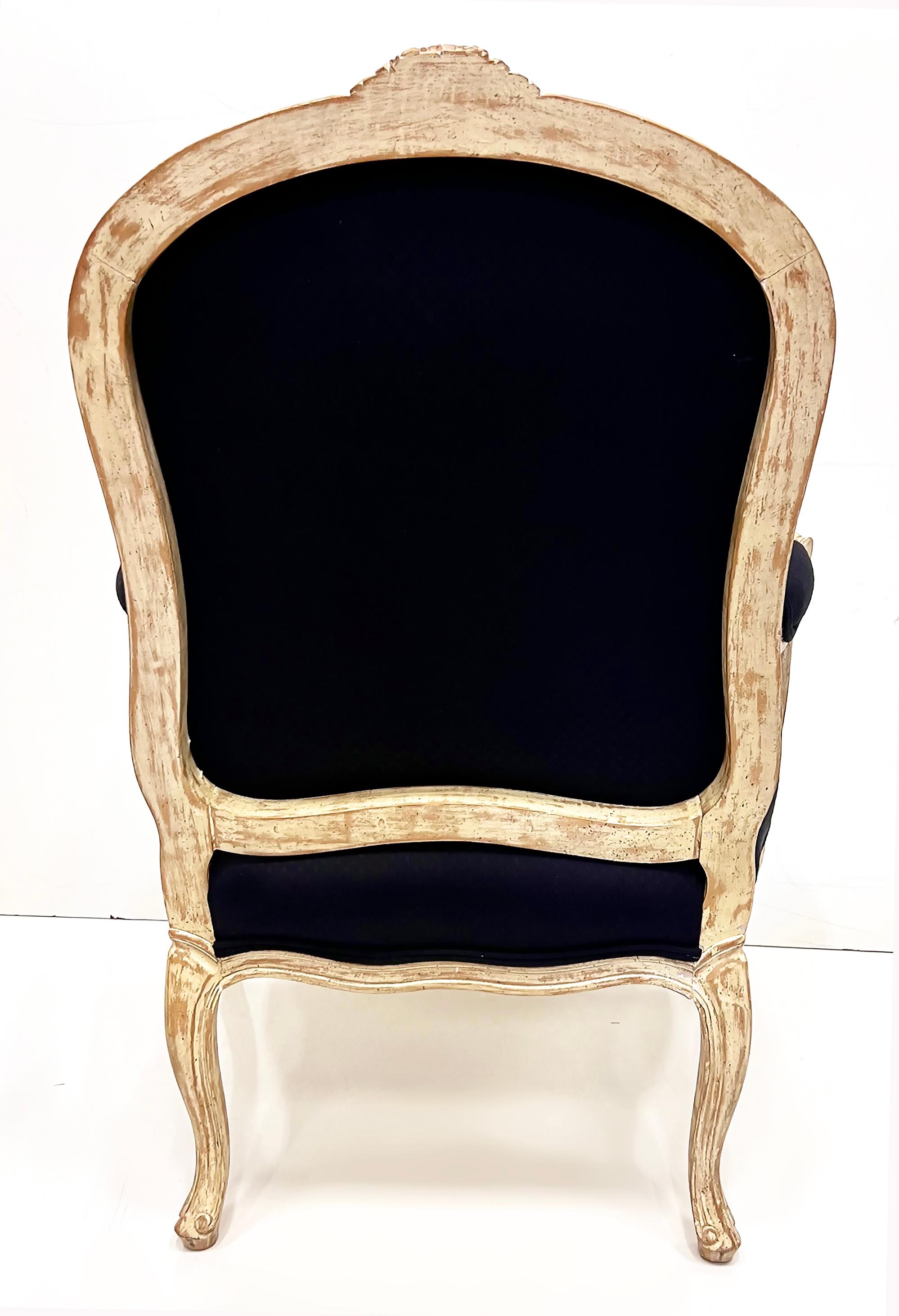 Erhebliche Vintage Louis XV Stil Fauteuil Stühle, große Skala Paar im Angebot 1