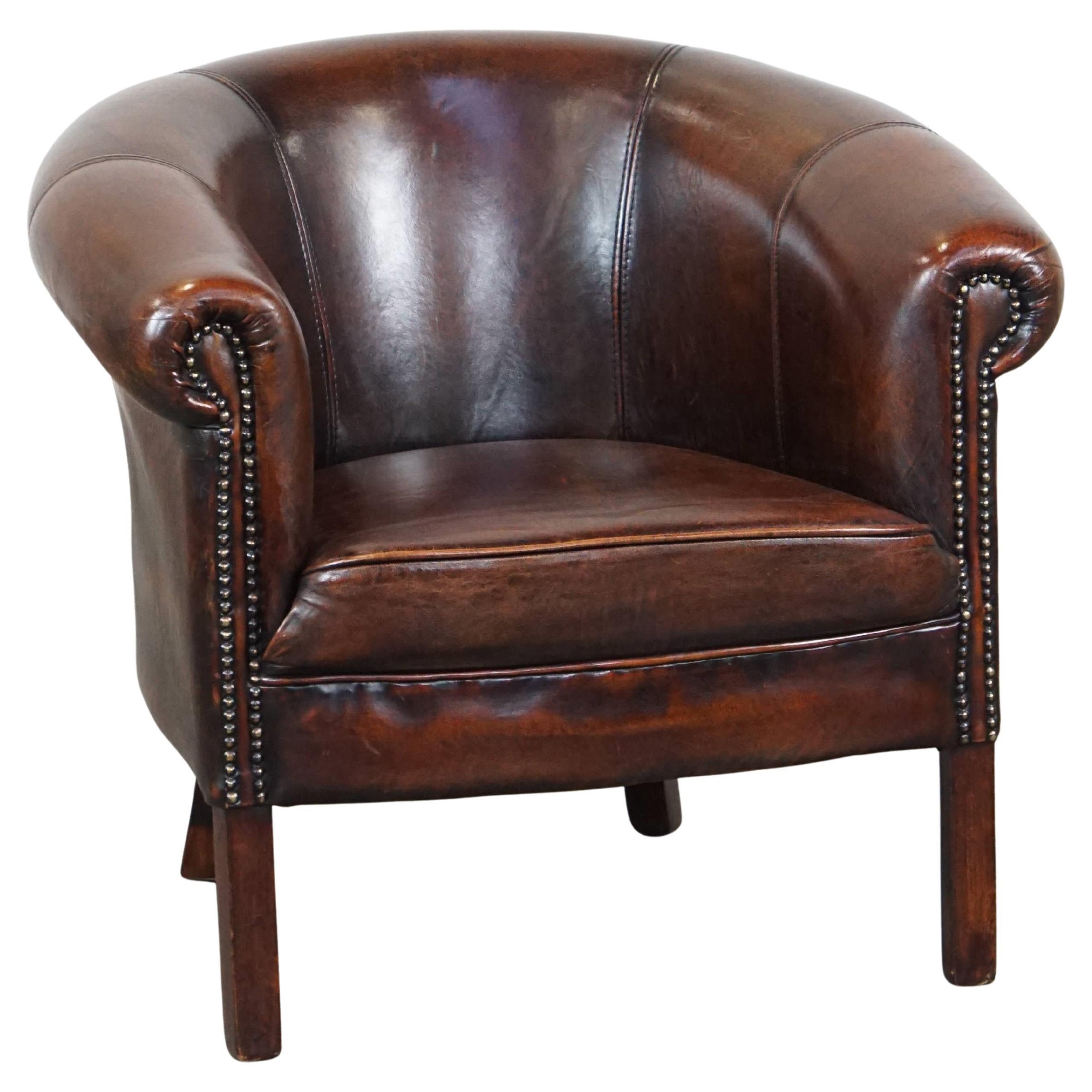Subtle and well-maintained sheepskin leather club armchair in English style For Sale