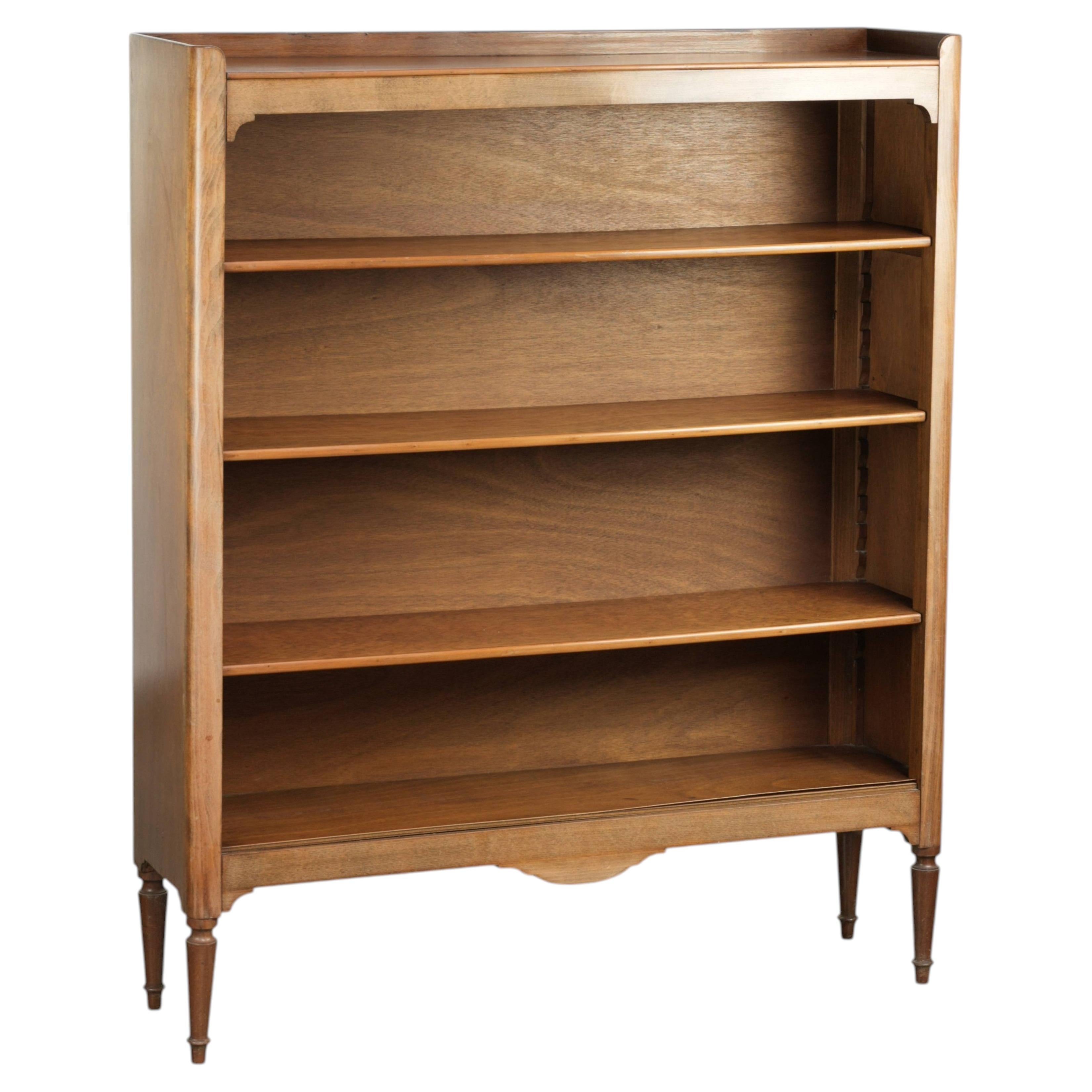 Subtle antique English bookcase/shelving unit from the late 19th century For Sale