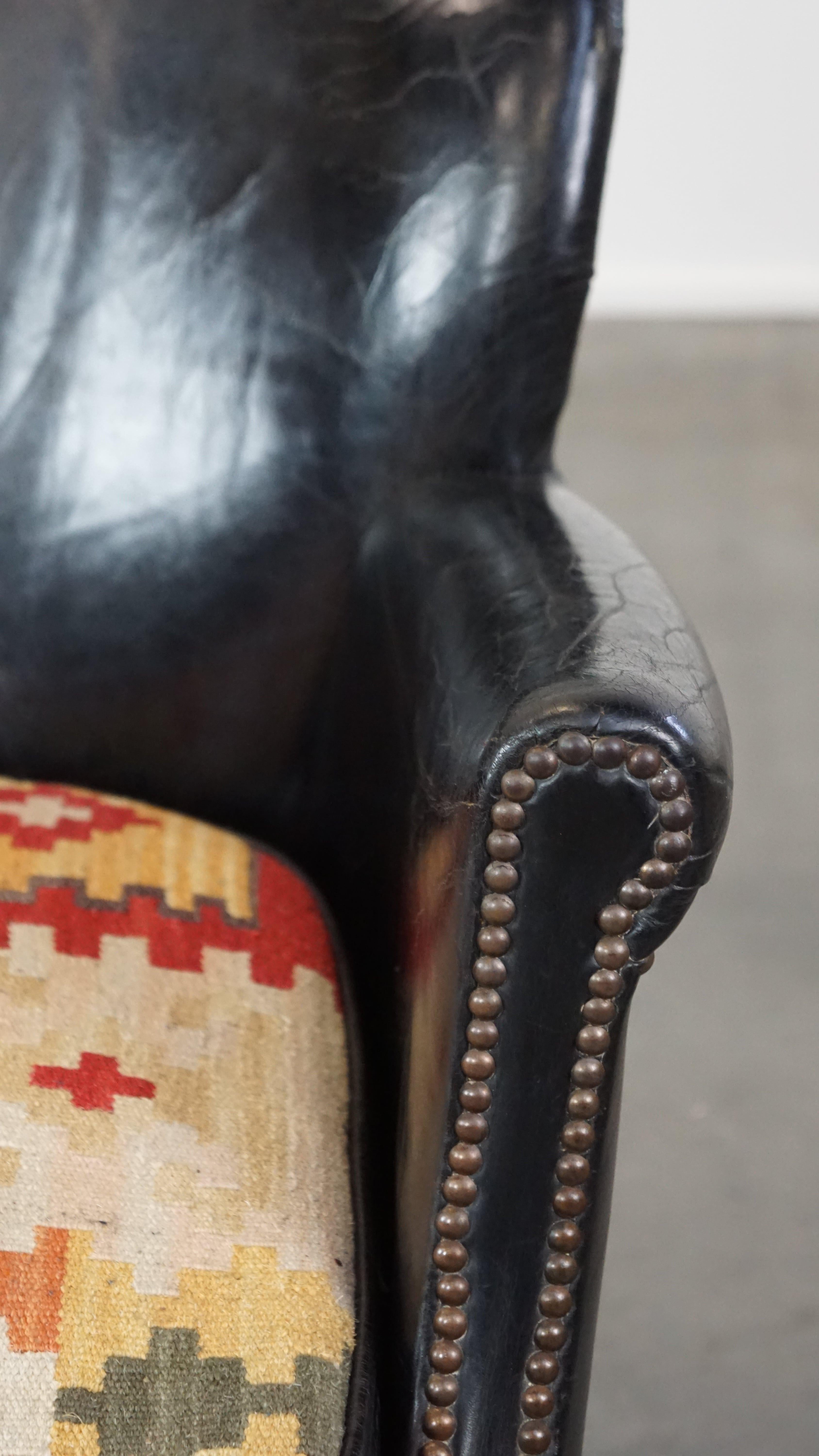 Poltrona nera sottile con cuscino reversibile in Kelim in vendita 8