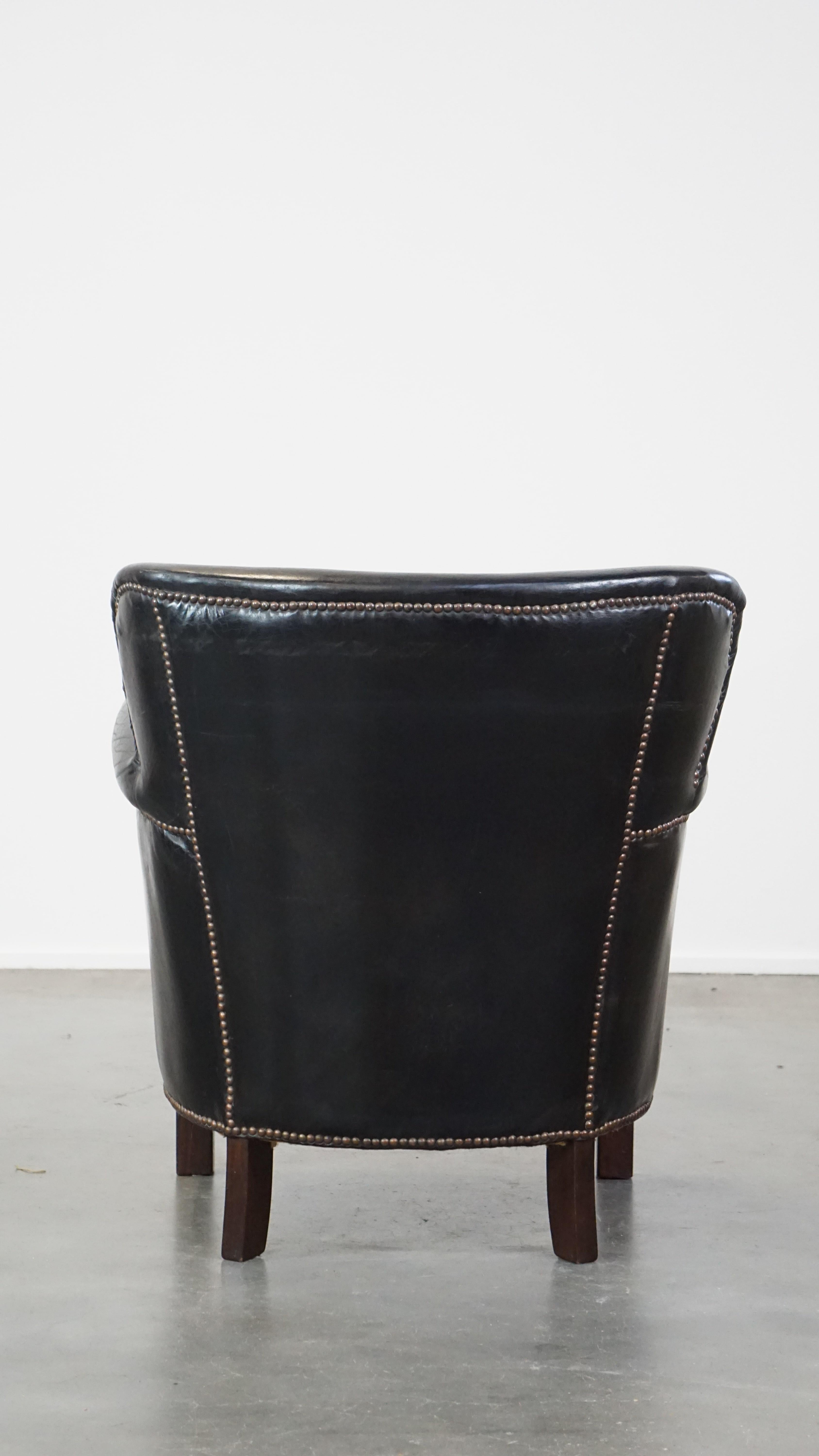 XX secolo Poltrona nera sottile con cuscino reversibile in Kelim in vendita