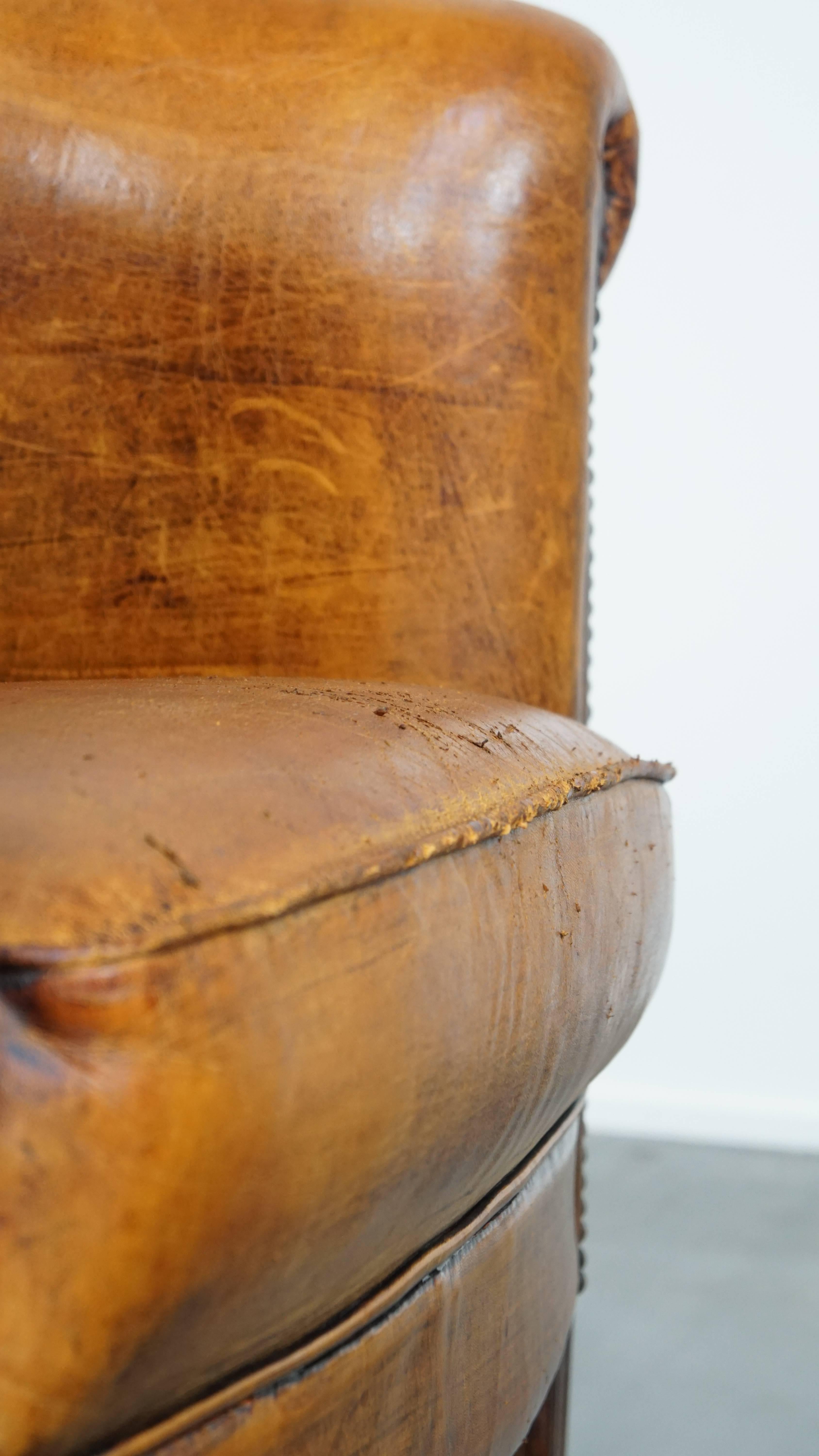 Schlichter, cognacfarbener Clubsessel aus Schafsleder in zeitlosem Design im Angebot 5
