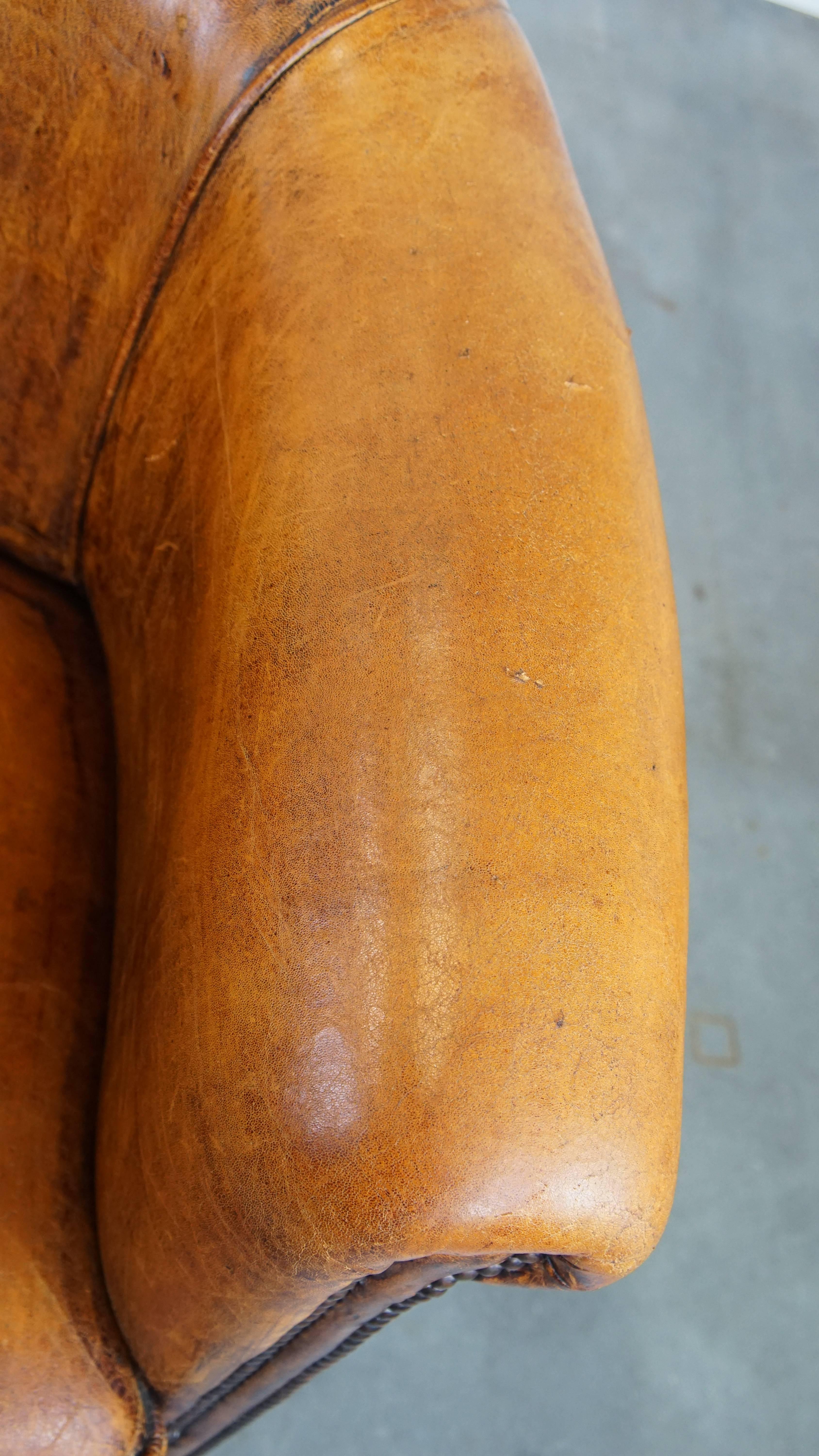 Schlichter, cognacfarbener Clubsessel aus Schafsleder in zeitlosem Design im Angebot 2
