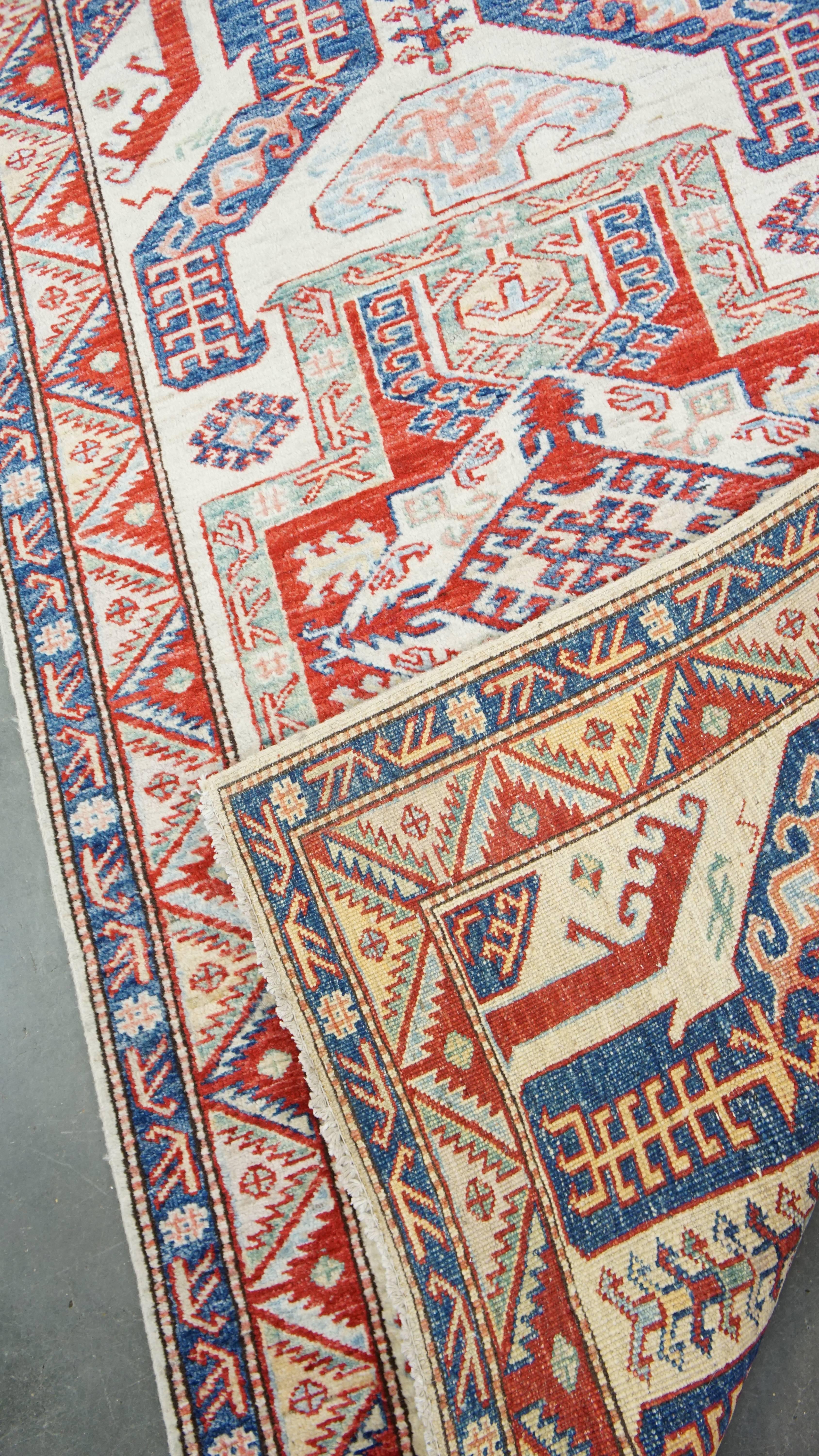 Subtle farbenfroher Teppich mit erstaunlichem Muster 156x92cm im Zustand „Gut“ im Angebot in Harderwijk, NL